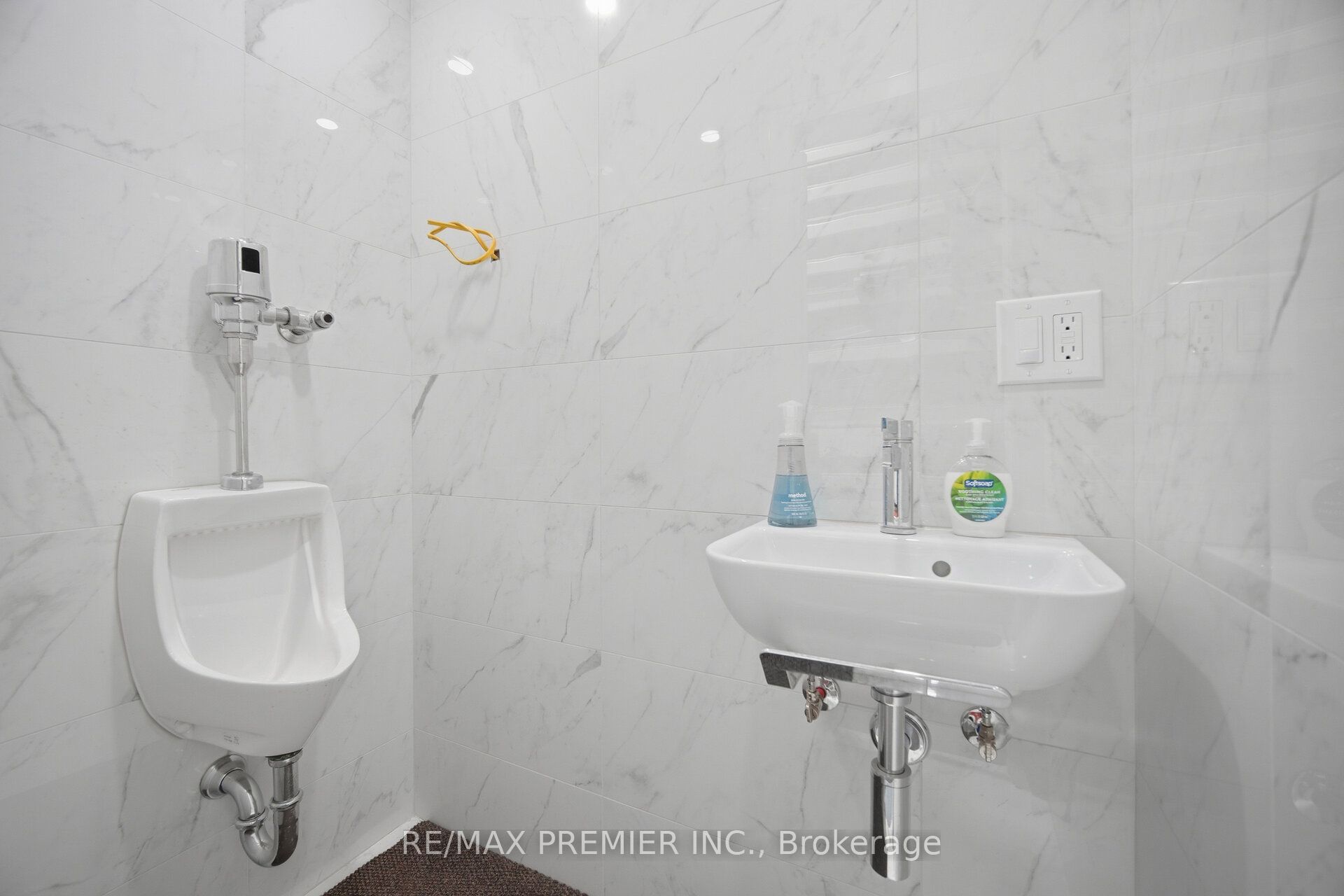34 Rivalda Road E Property Photo 33