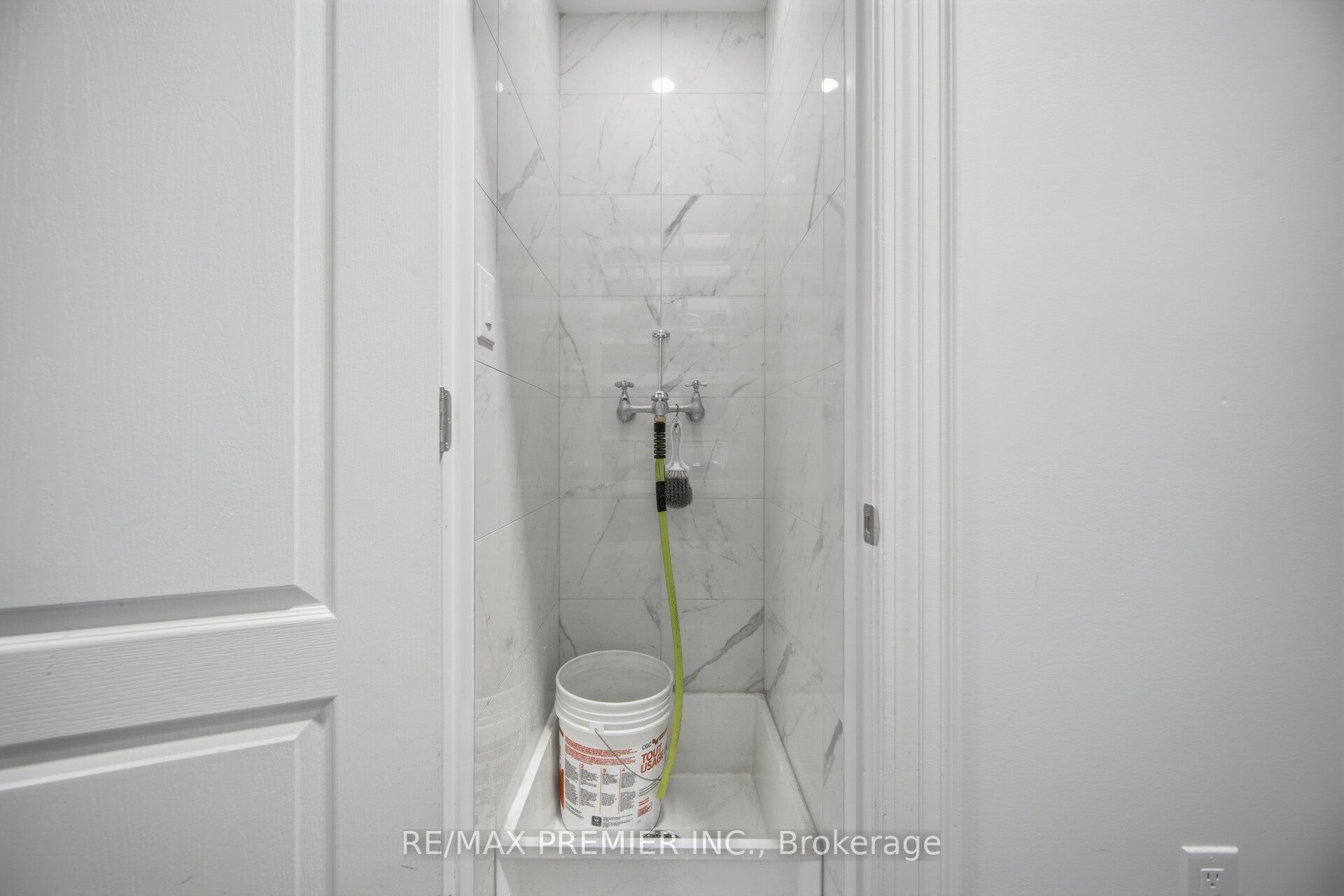 34 Rivalda Road E Property Photo 34