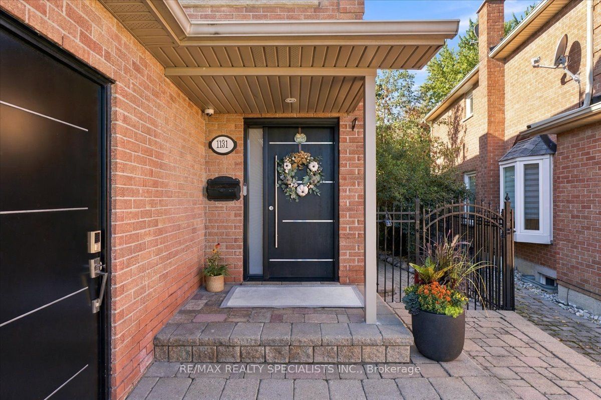 1131 Highgate Place Property Photo 4