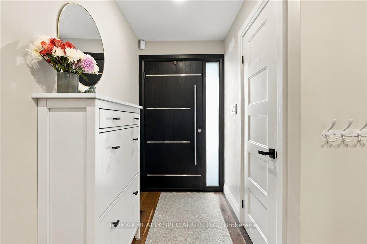 1131 Highgate Place Property Photo 5