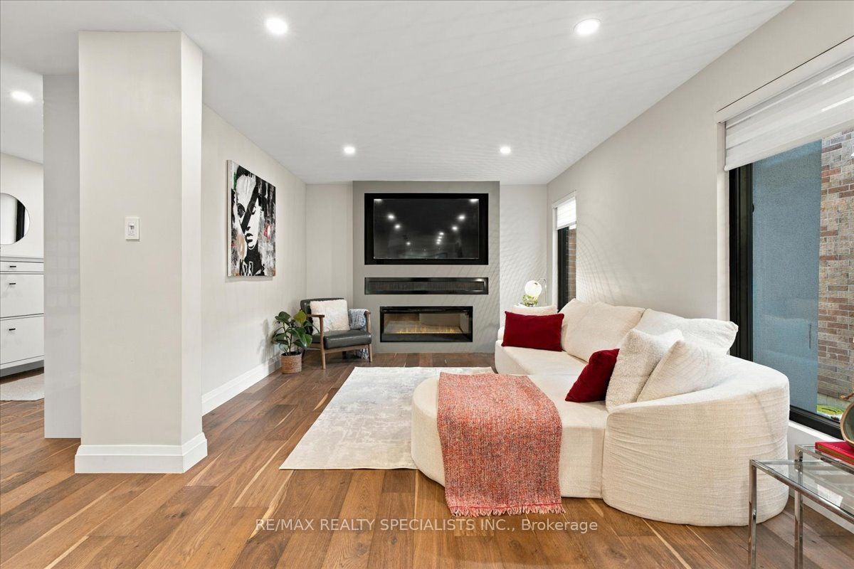 1131 Highgate Place Property Photo 7