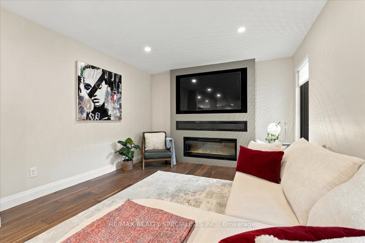 1131 Highgate Place Property Photo 8