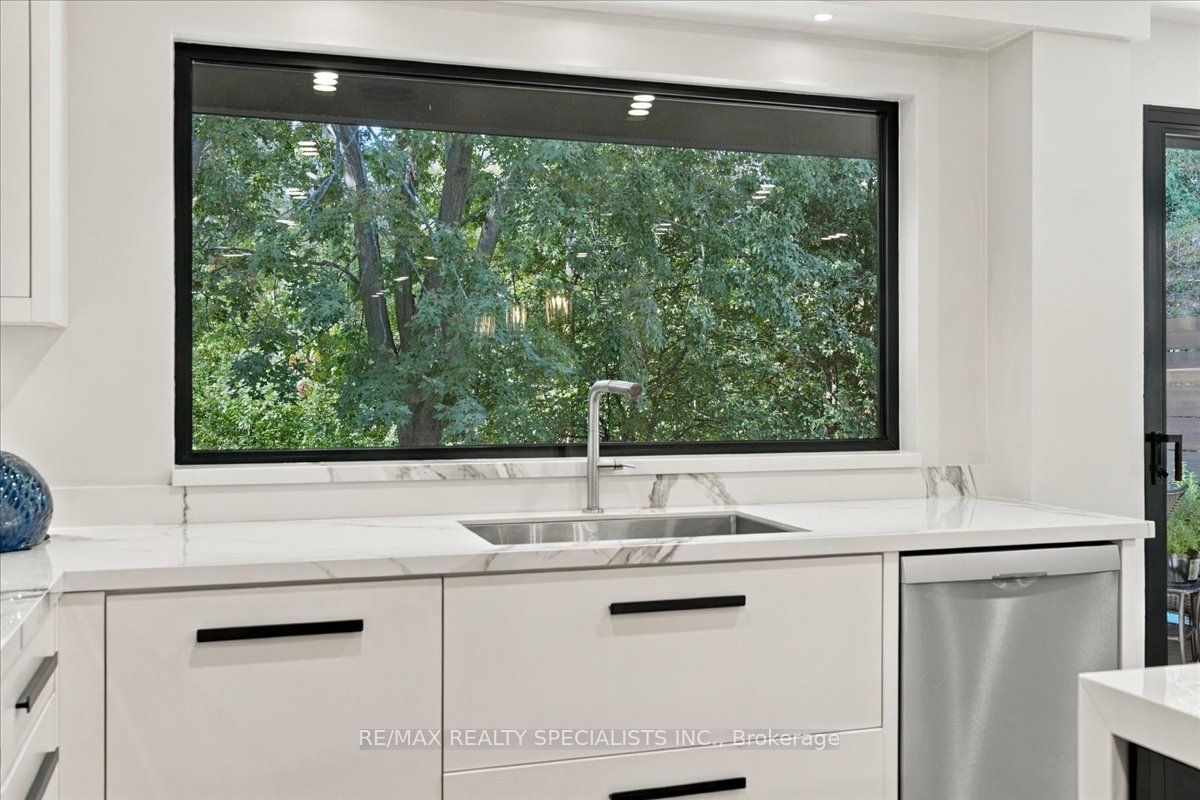 1131 Highgate Place Property Photo 13