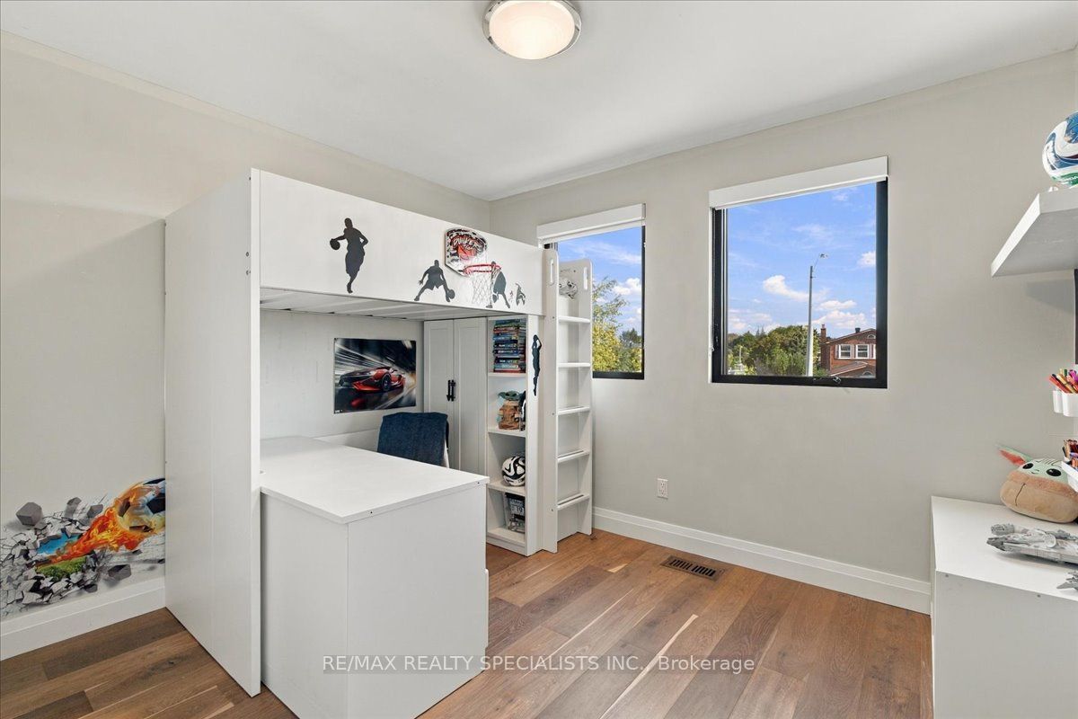 1131 Highgate Place Property Photo 30
