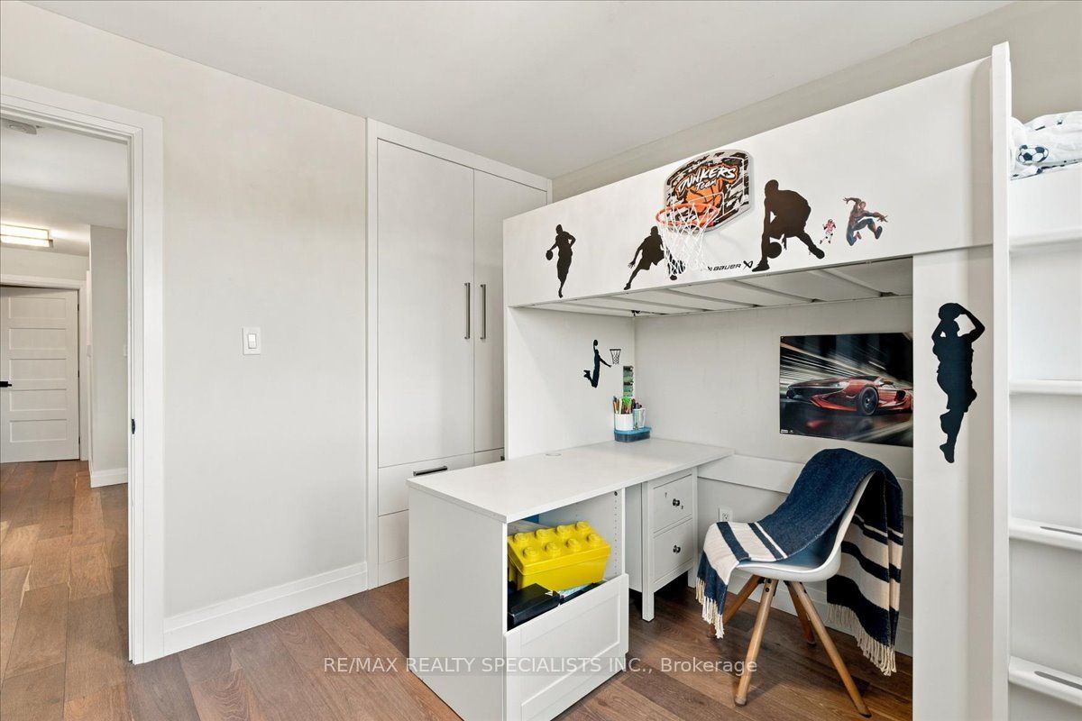 1131 Highgate Place Property Photo 31