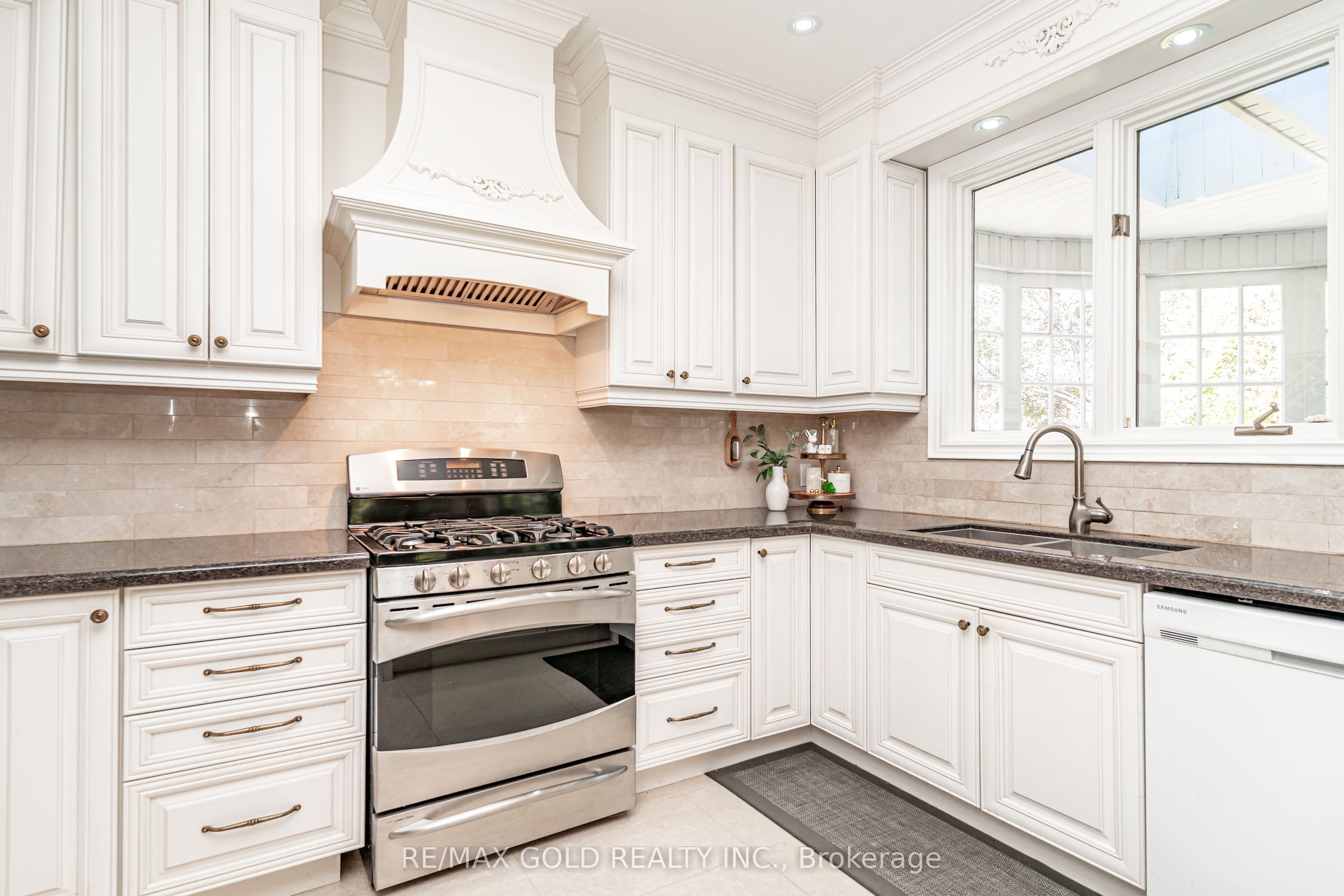 690 Peter Robertson Boulevard Property Photo 10