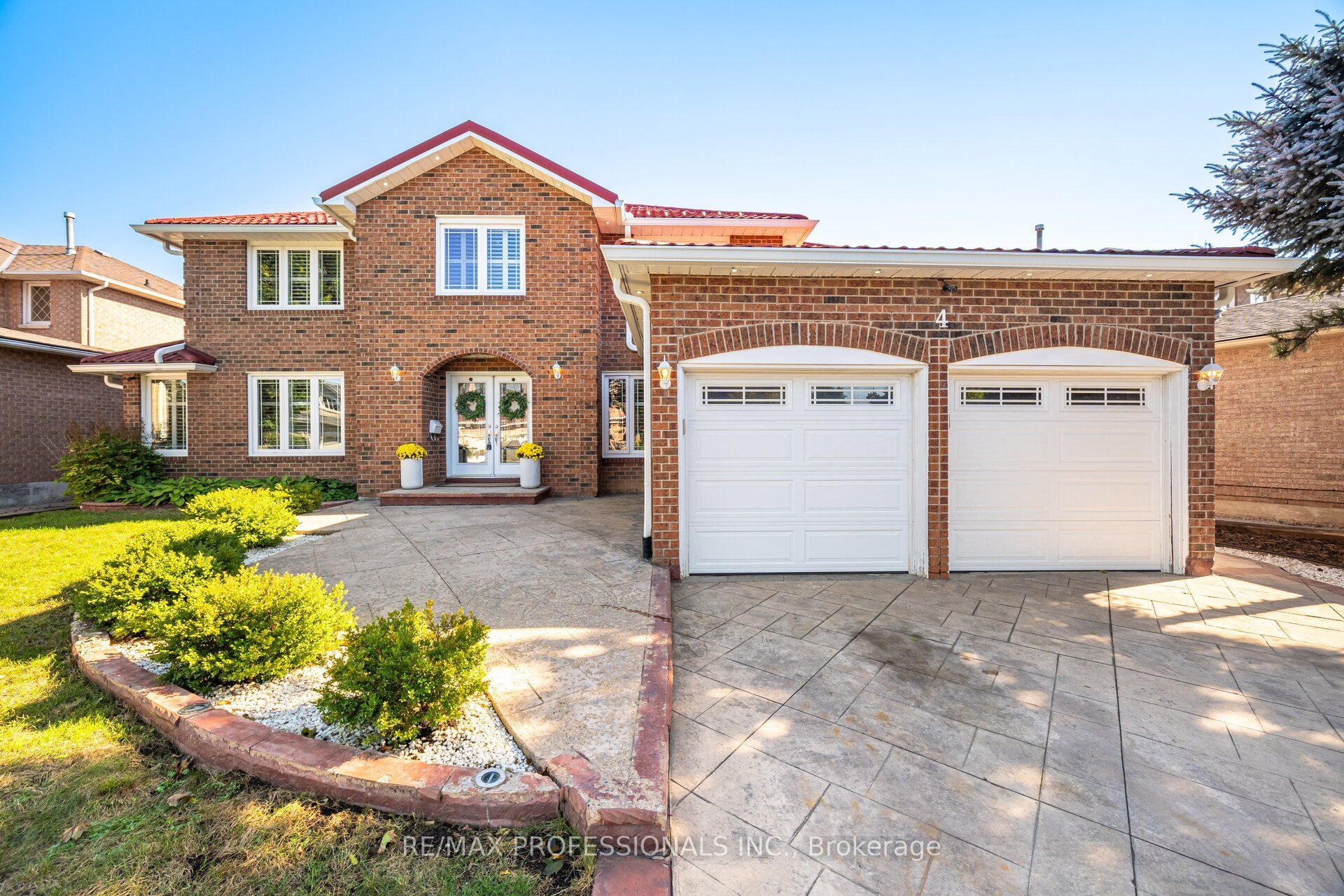 4 McFadden Drive Property Photo 1