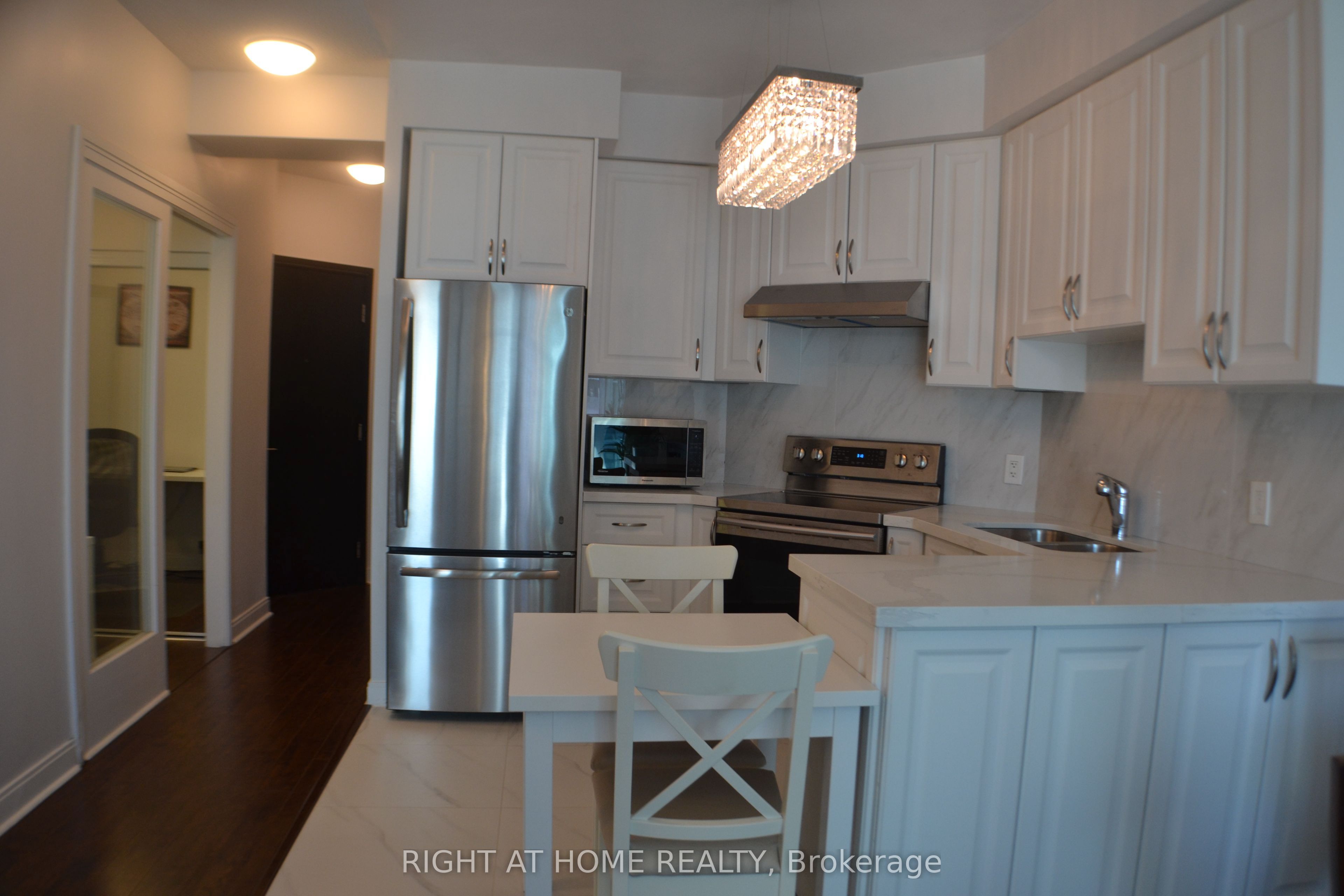 80 Absolute Avenue 1508 Property Photo 5