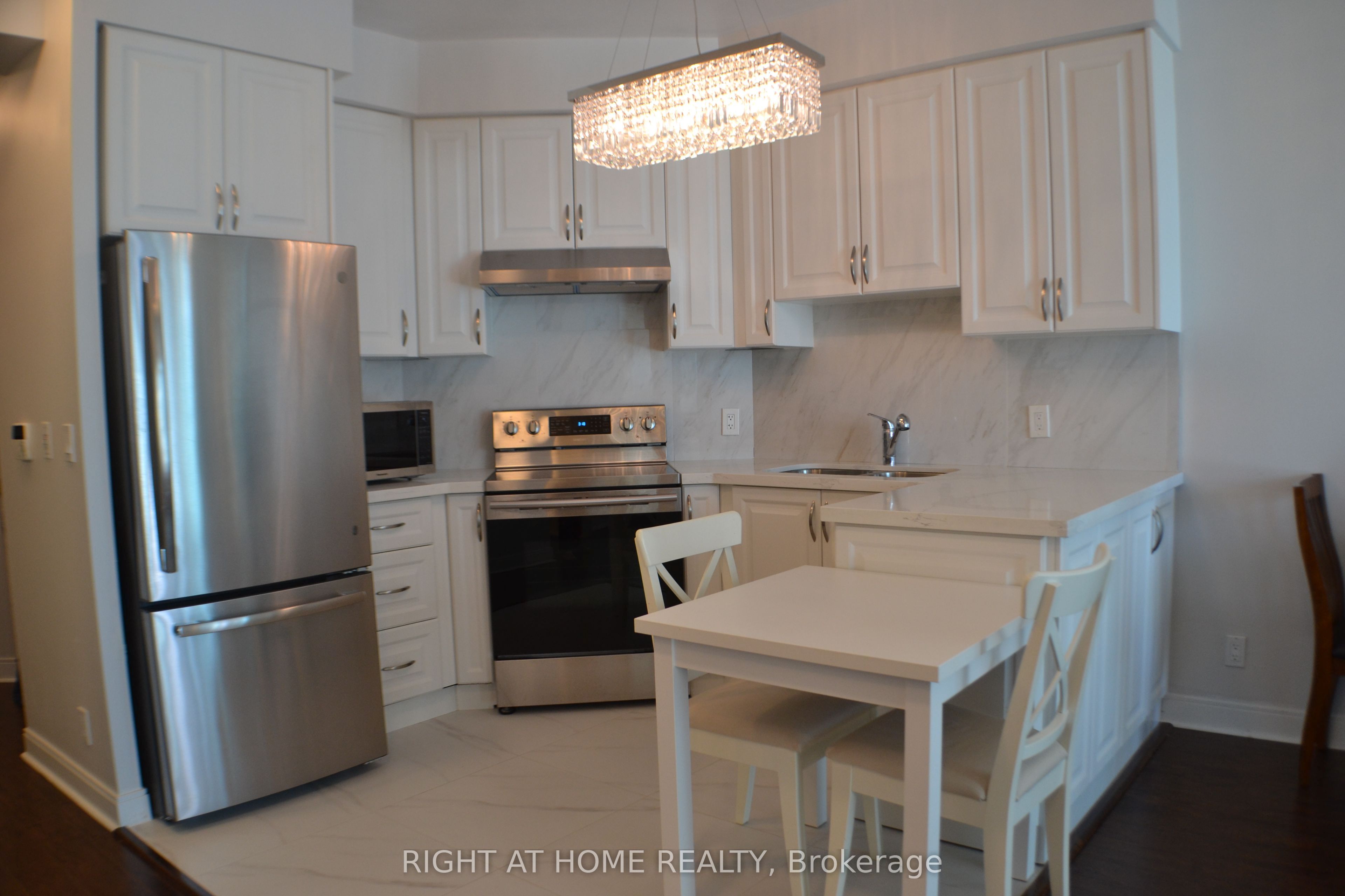 80 Absolute Avenue 1508 Property Photo 6