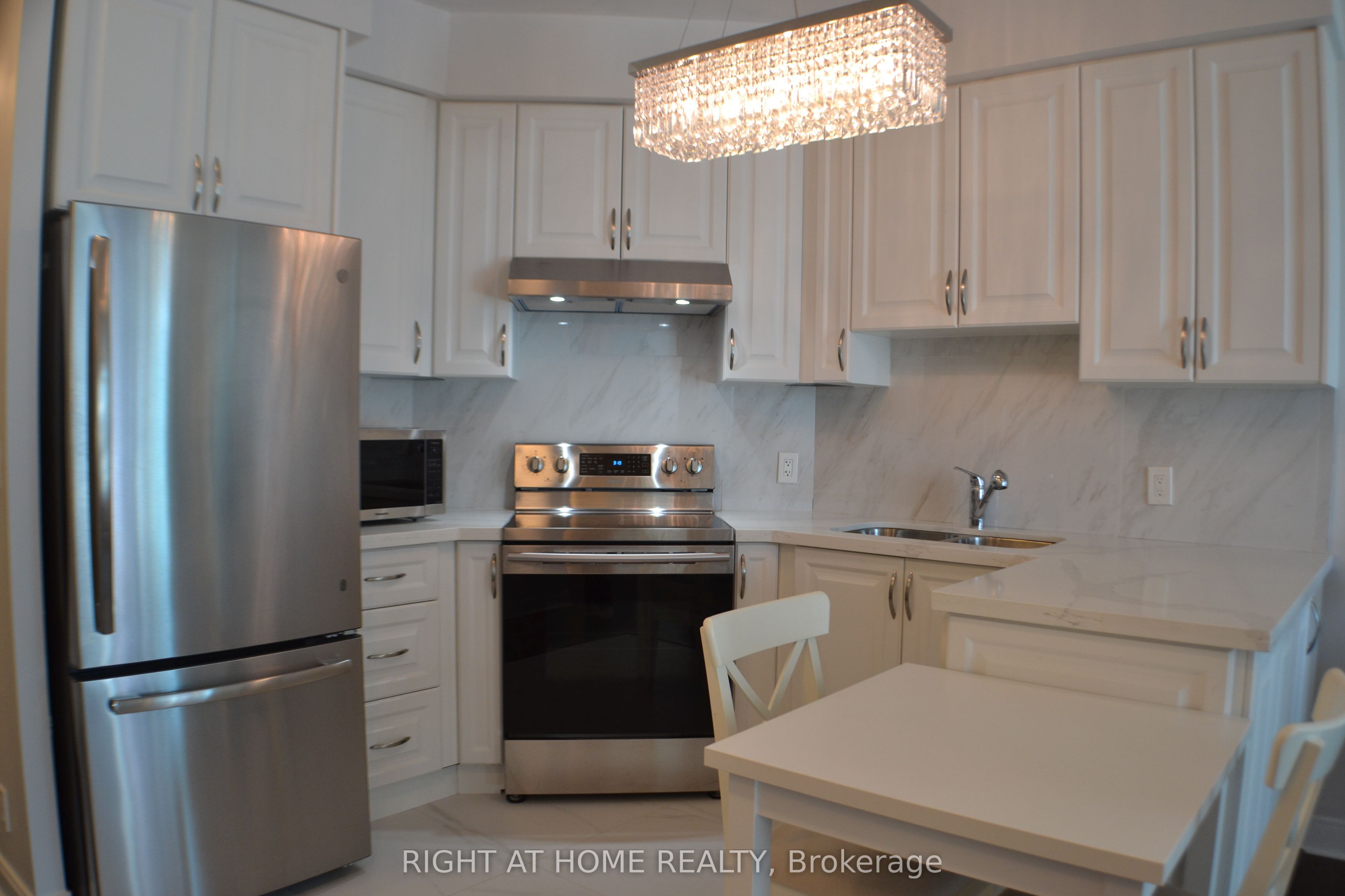 80 Absolute Avenue 1508 Property Photo 7