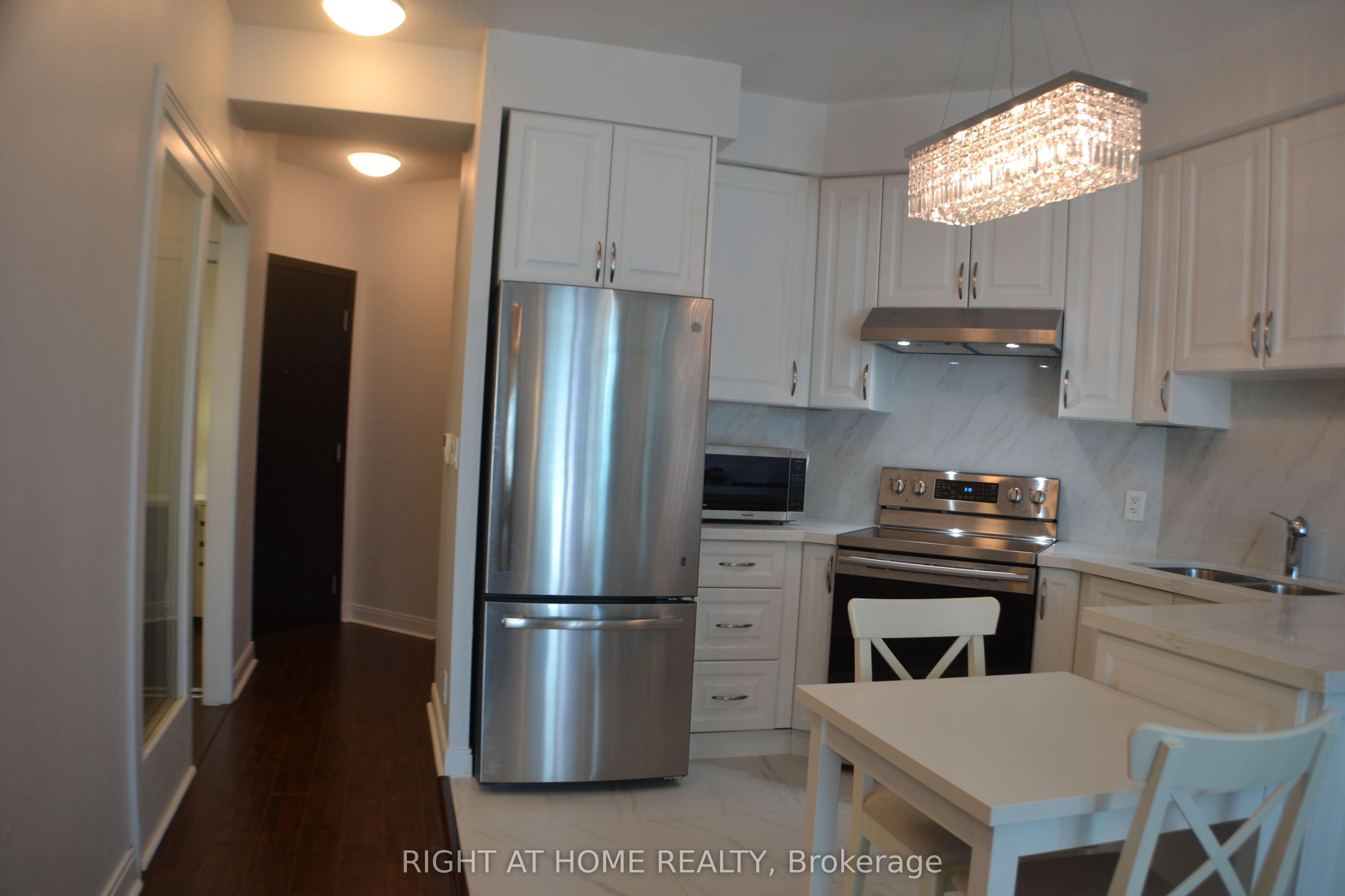 80 Absolute Avenue 1508 Property Photo 8
