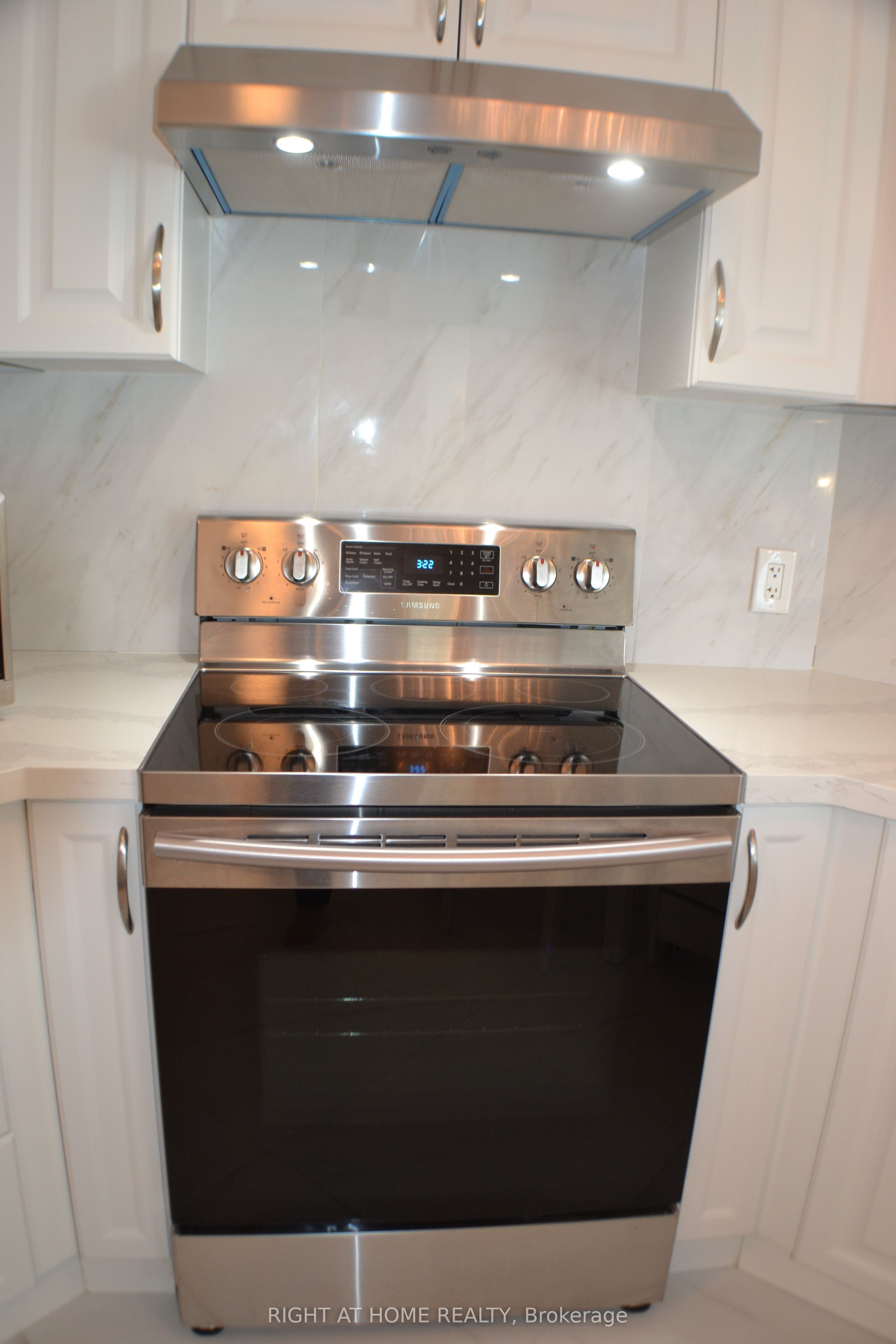 80 Absolute Avenue 1508 Property Photo 9
