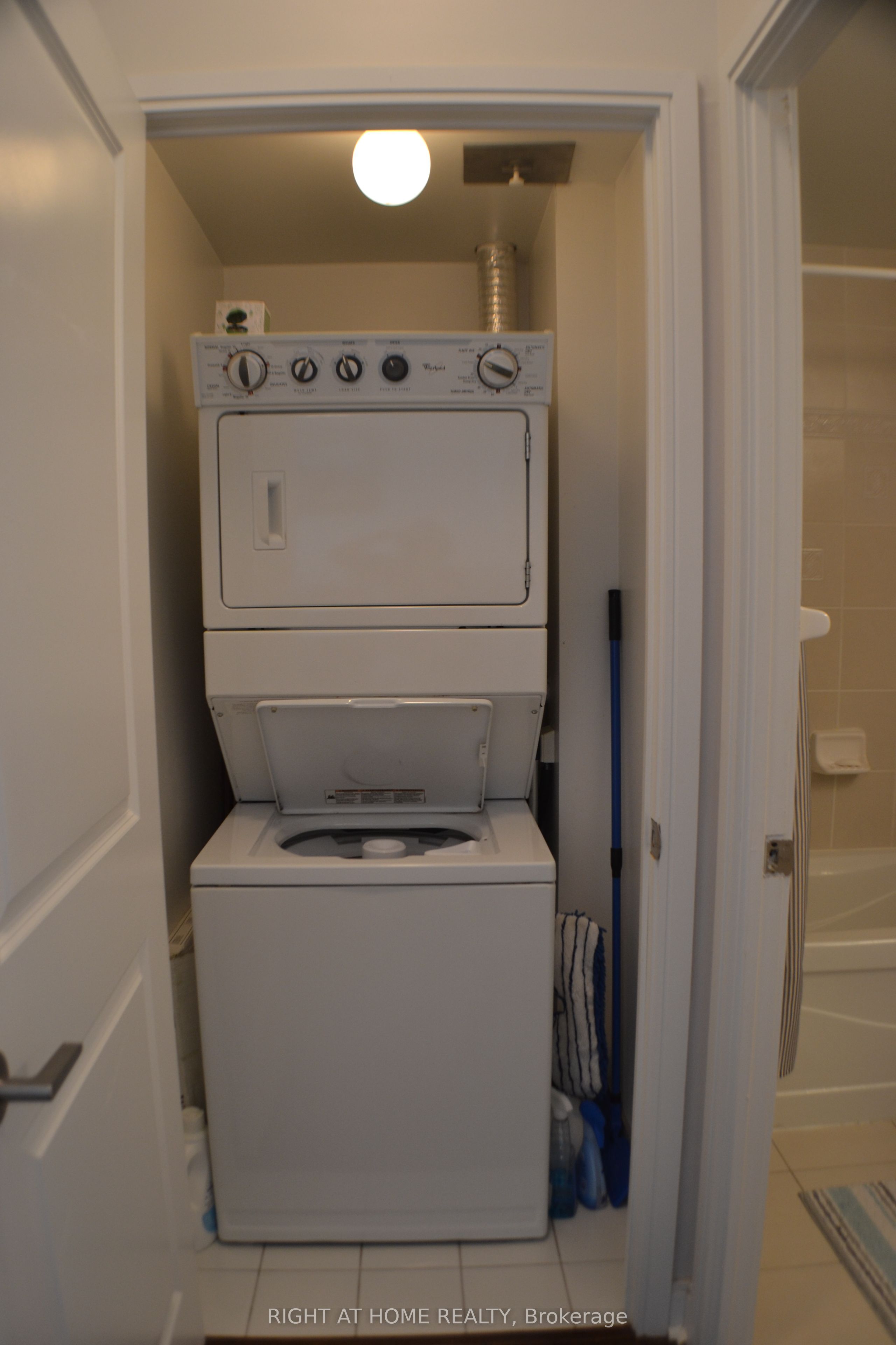 80 Absolute Avenue 1508 Property Photo 26