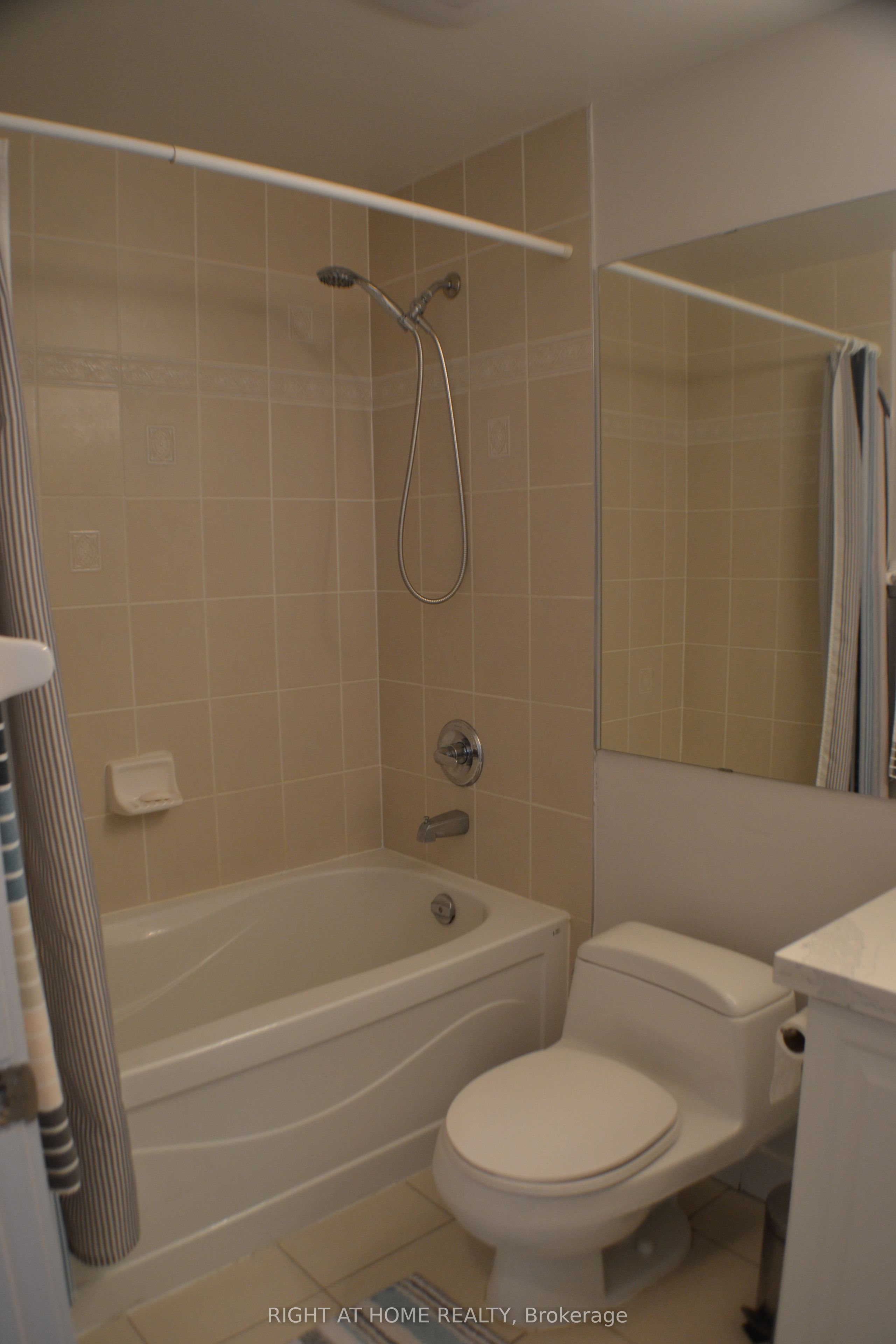 80 Absolute Avenue 1508 Property Photo 27