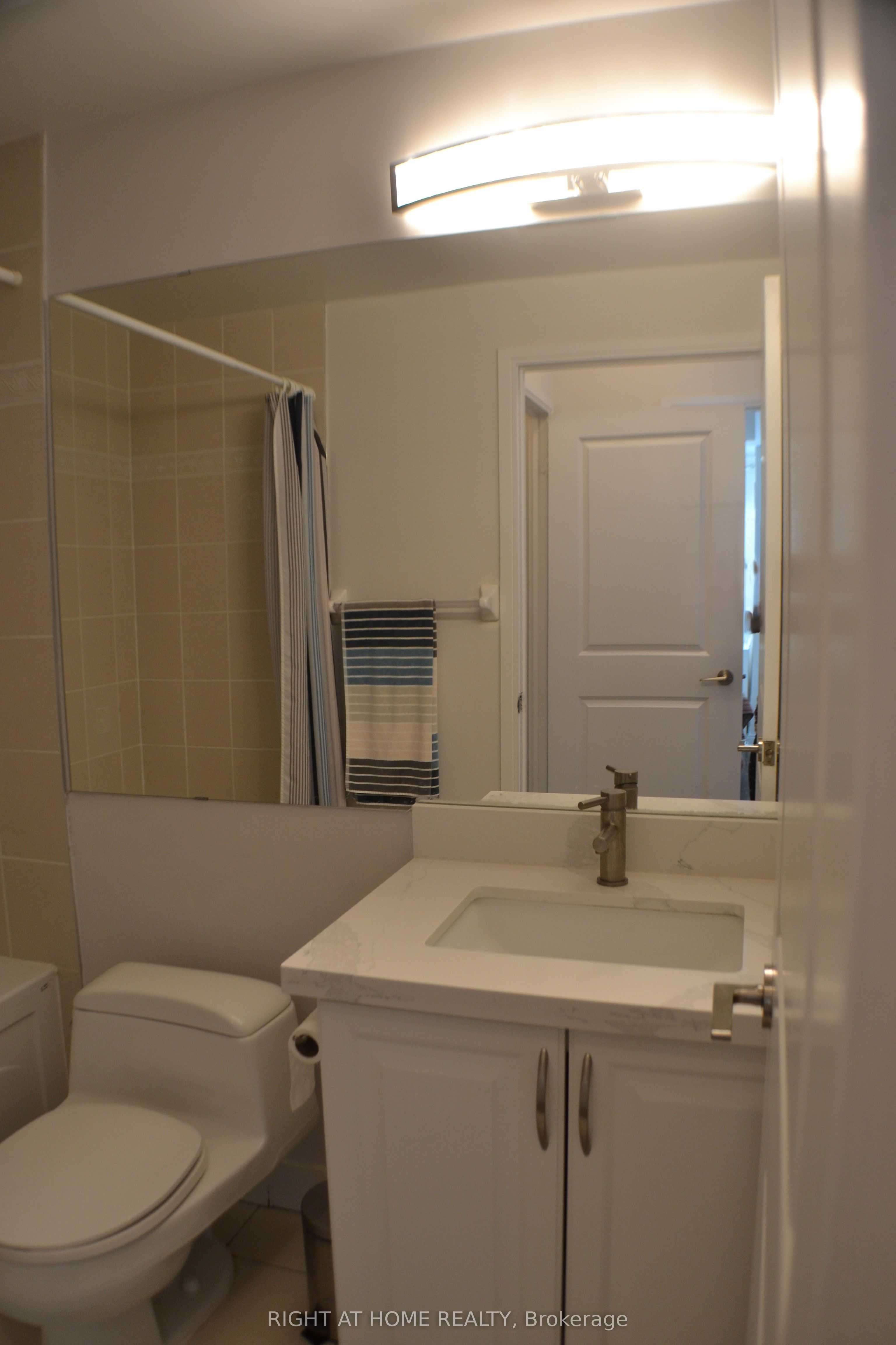 80 Absolute Avenue 1508 Property Photo 28