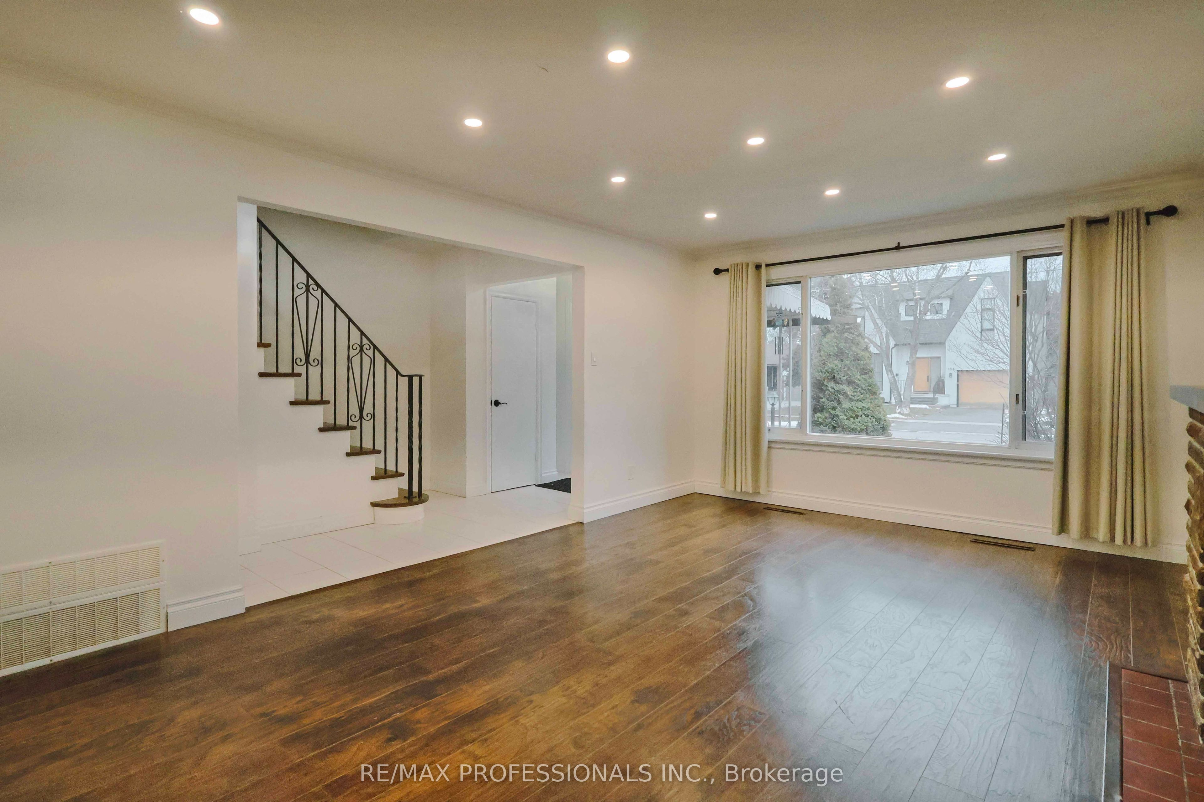 109 Botfield Avenue Property Photo 4