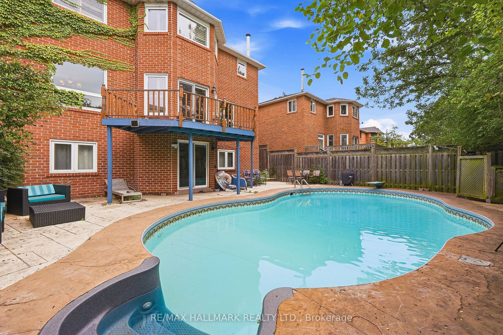 1246 Winterbourne Drive Property Photo 38