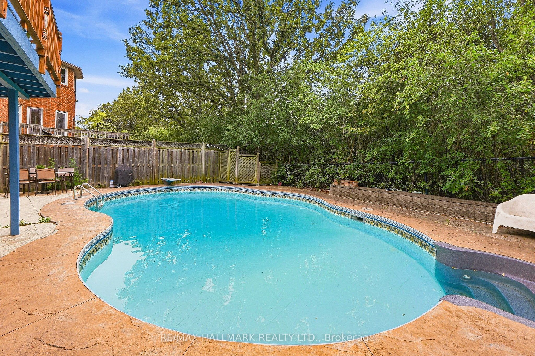 1246 Winterbourne Drive Property Photo 39