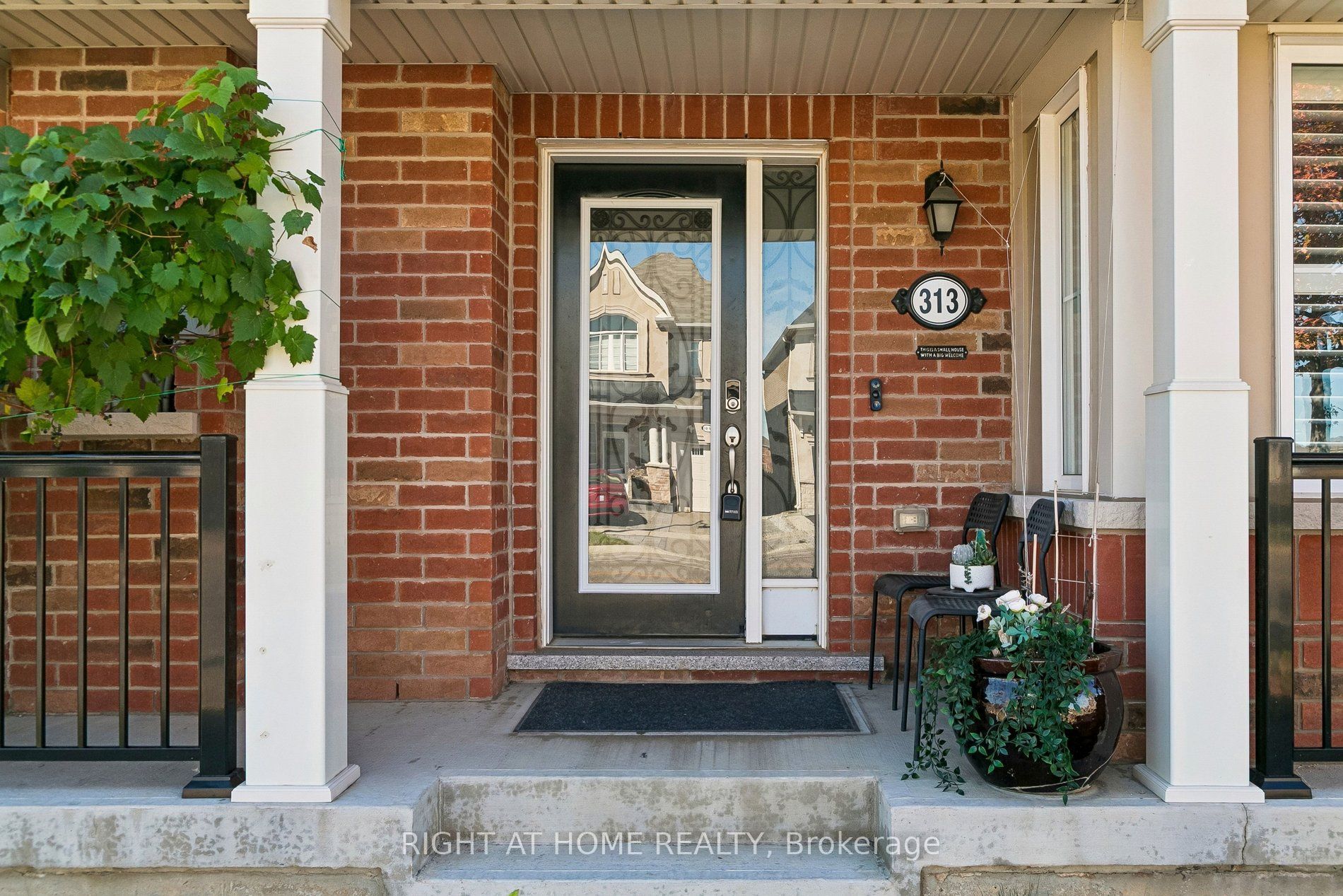 313 Gillett Point Property Photo 6