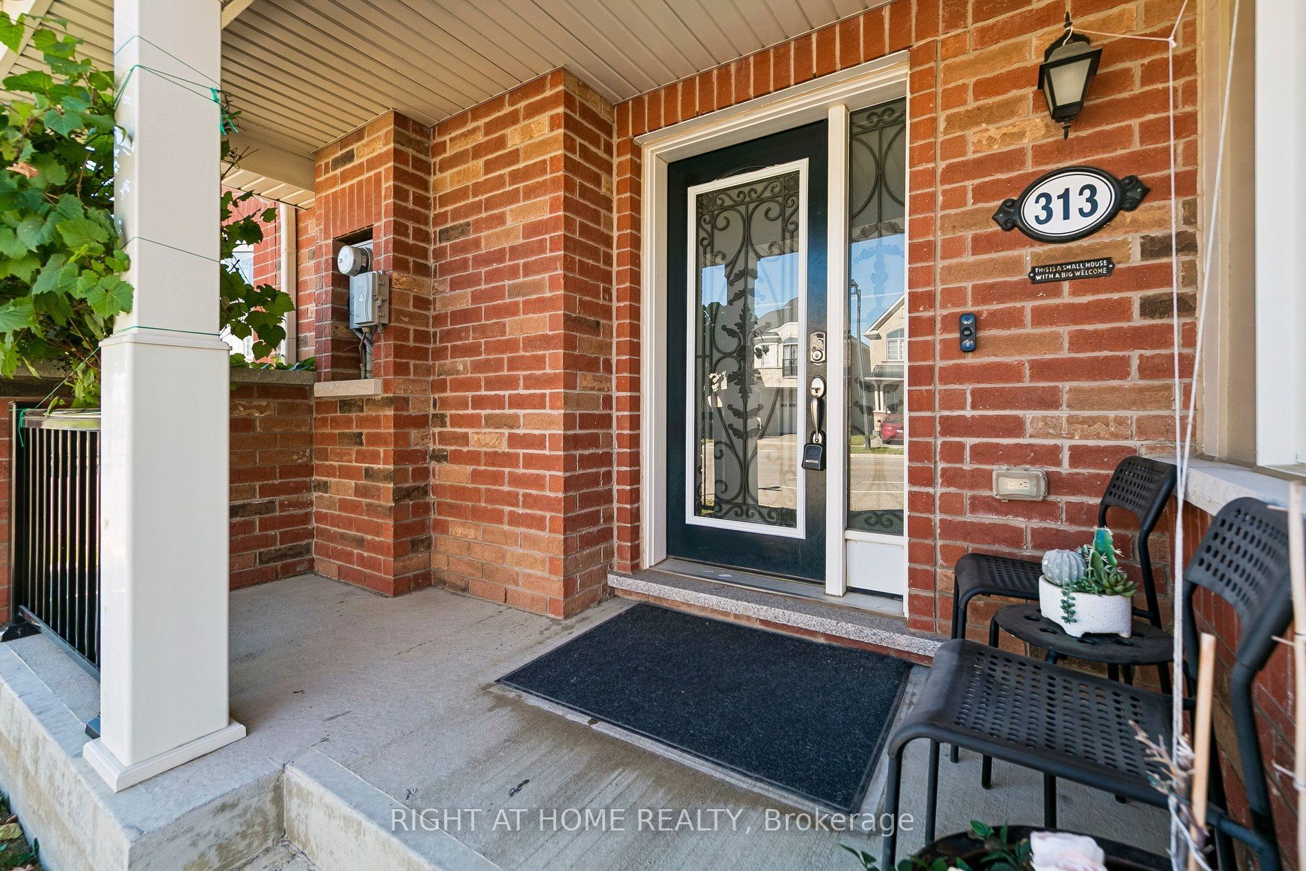 313 Gillett Point Property Photo 7