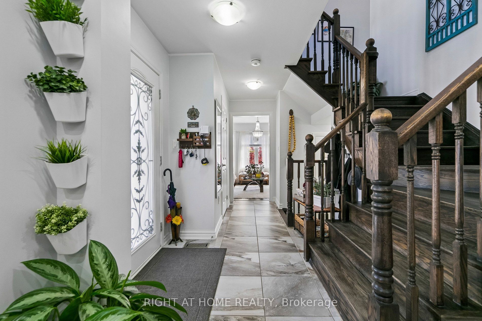 313 Gillett Point Property Photo 8