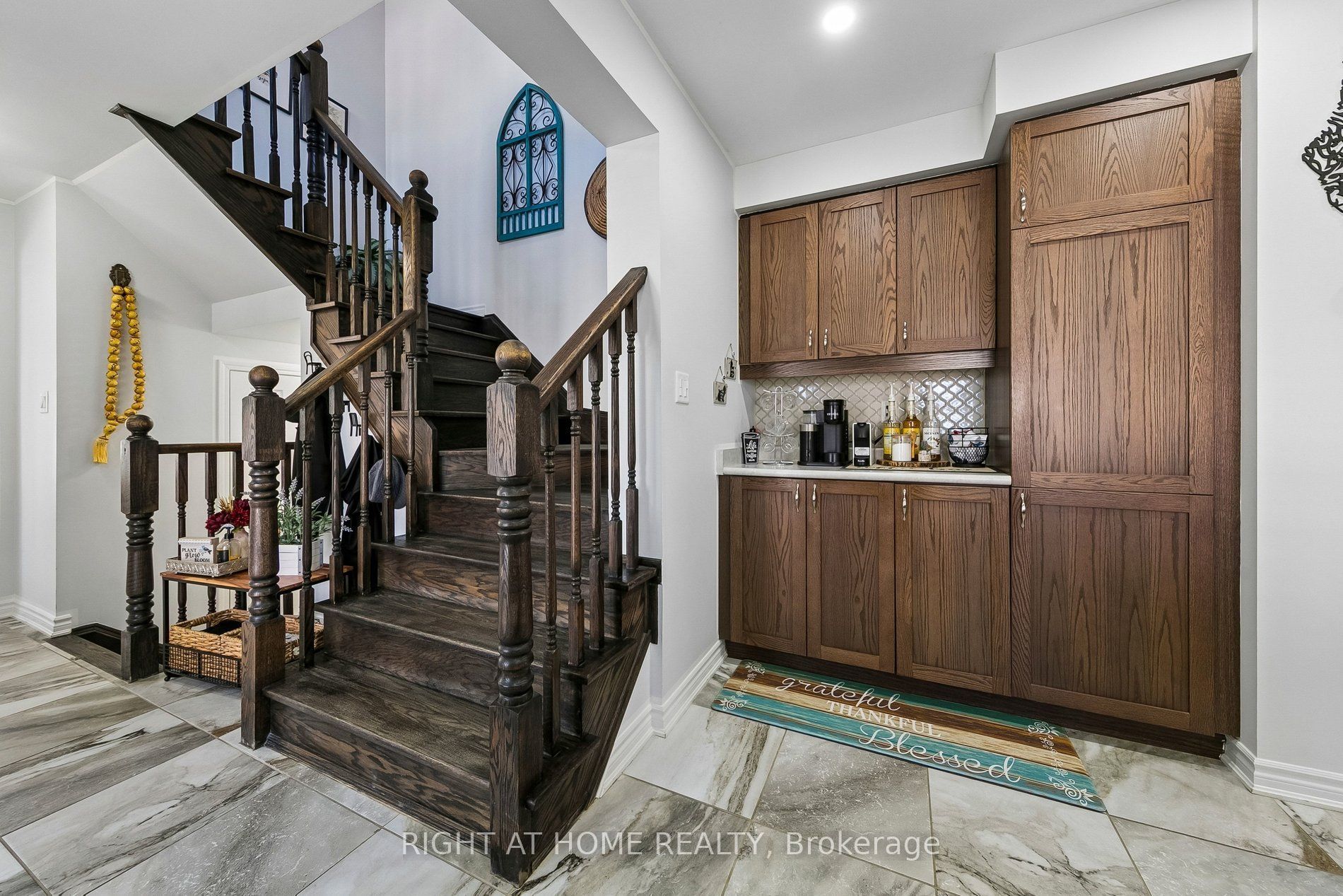 313 Gillett Point Property Photo 9