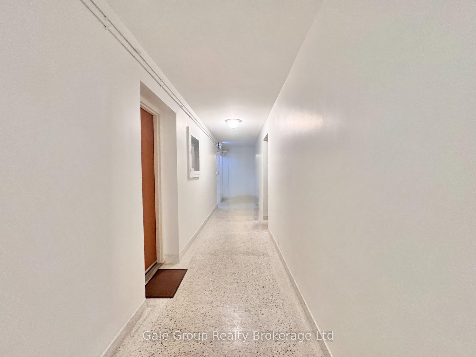 25 Paisley Boulevard E Unit-6 Property Photo 2