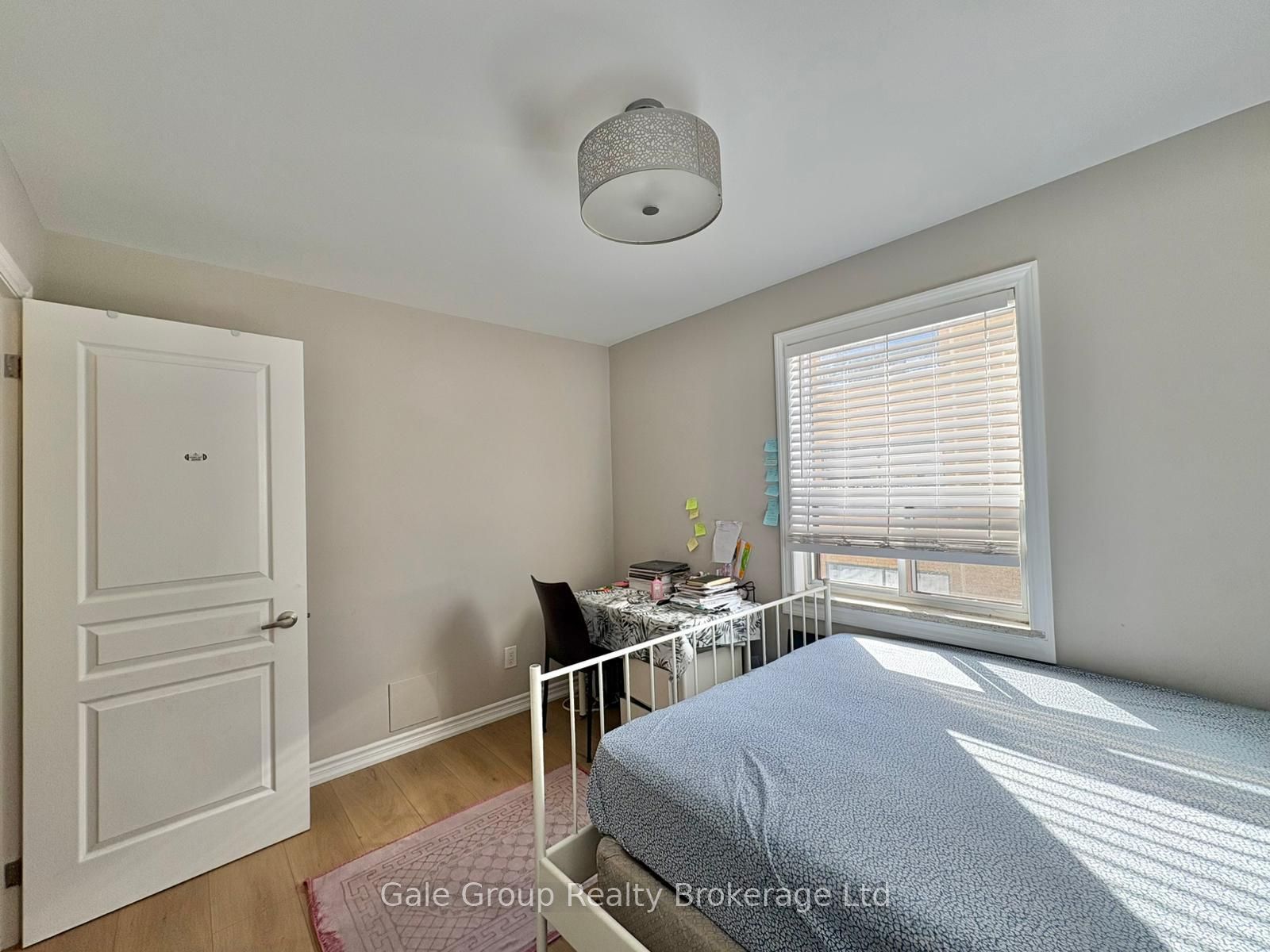 25 Paisley Boulevard E Unit-6 Property Photo 5