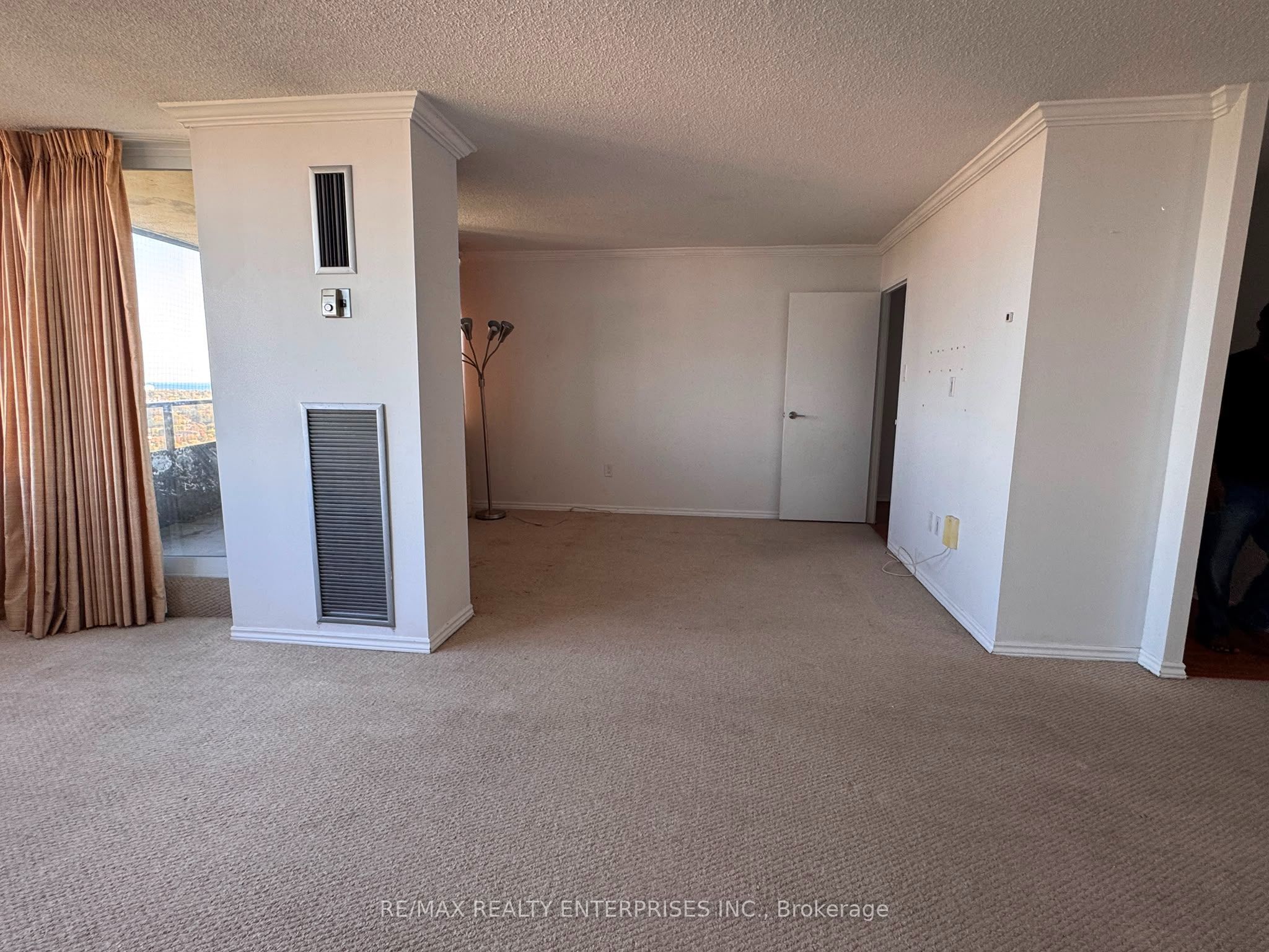 3100 Kirwin Avenue 2702 Property Photo 4
