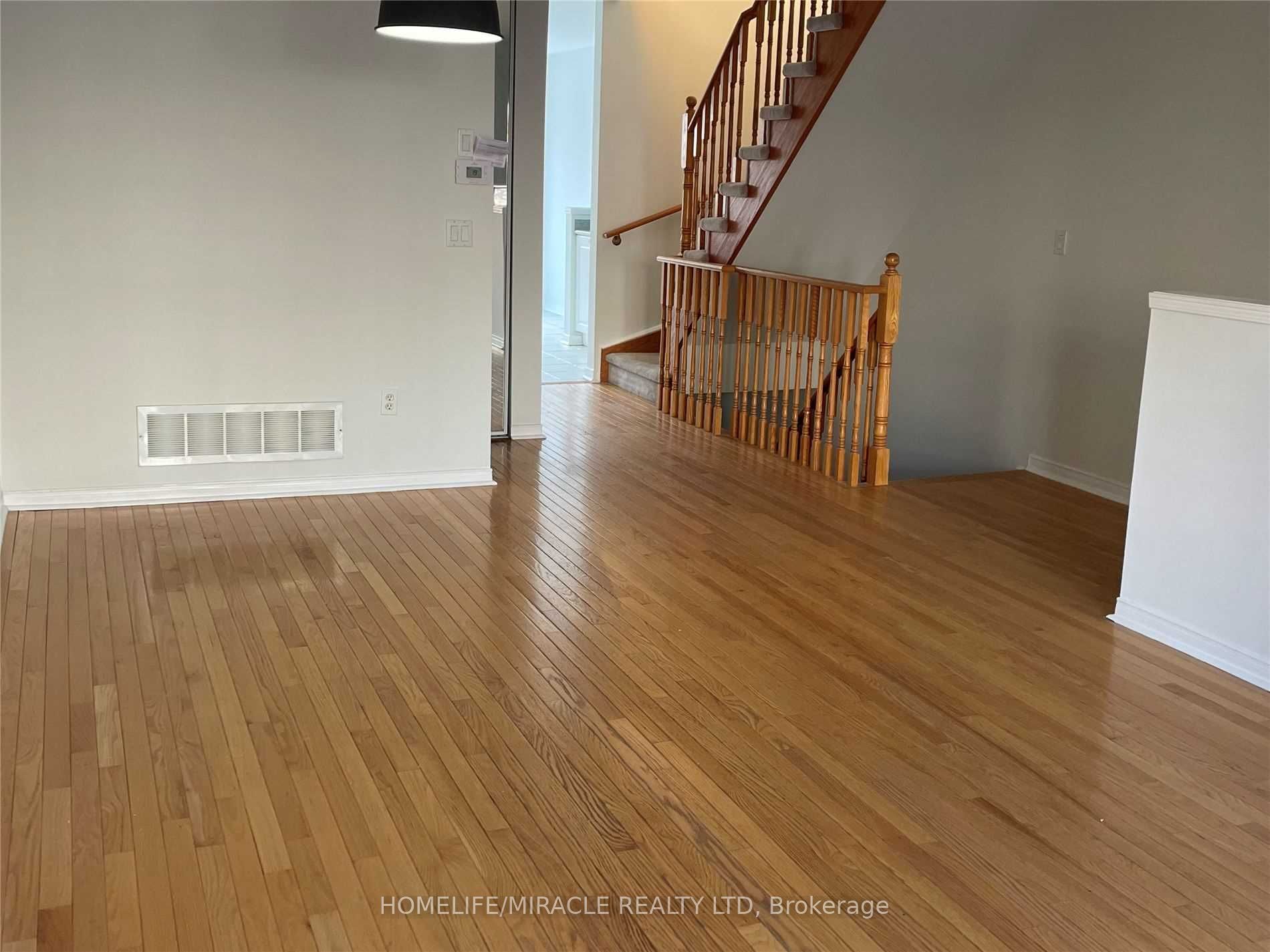 5055 Heatherleigh Avenue 9 Property Photo 3