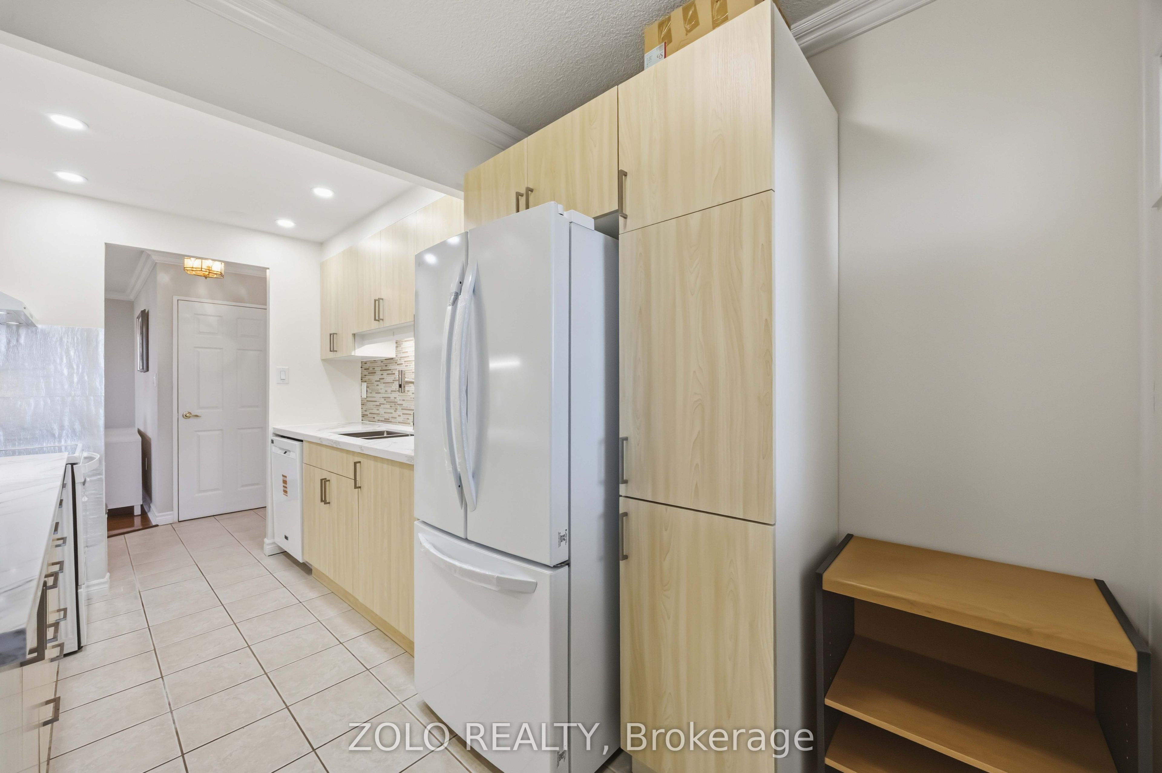 812 Burnhamthorpe Road 2003 Property Photo 17