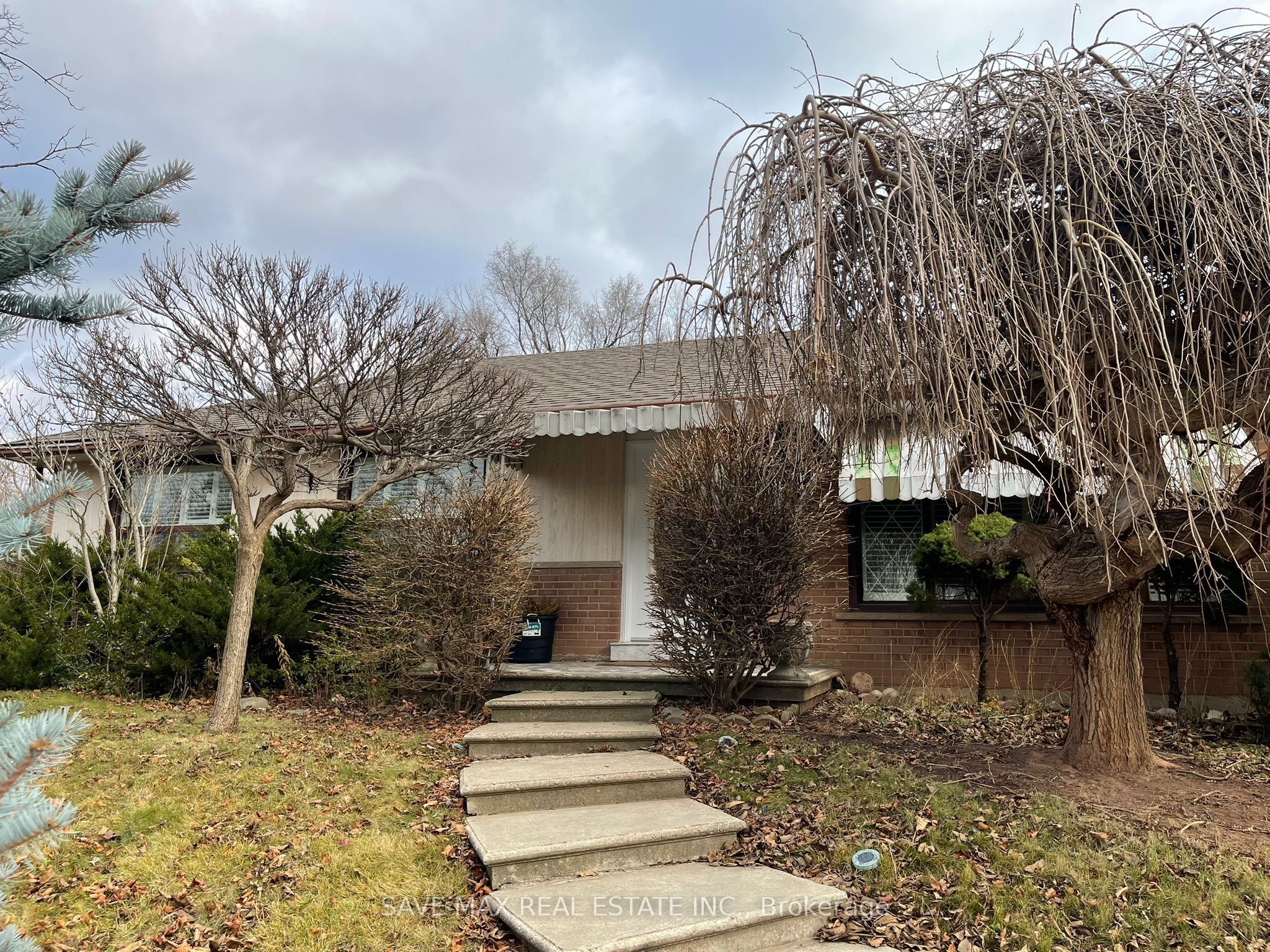 561 Weir Avenue Property Photo 1