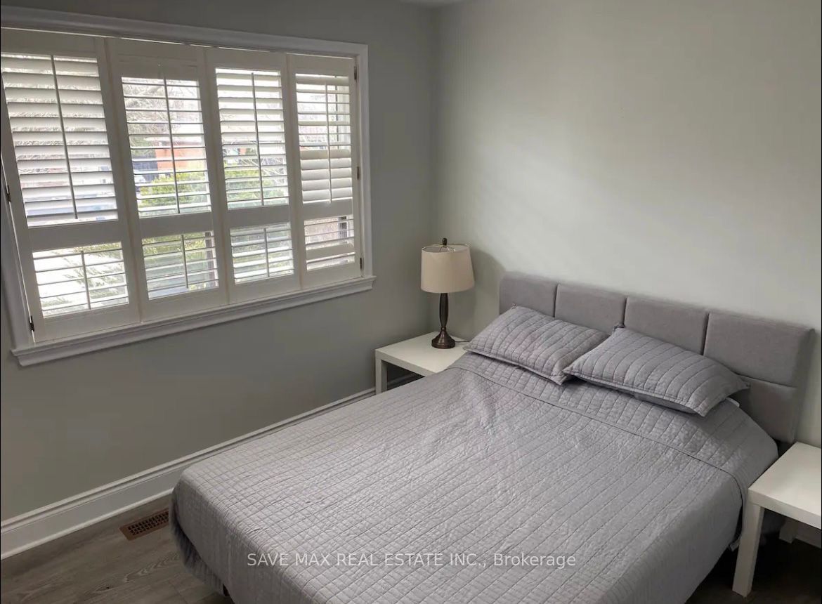 561 Weir Avenue Property Photo 3