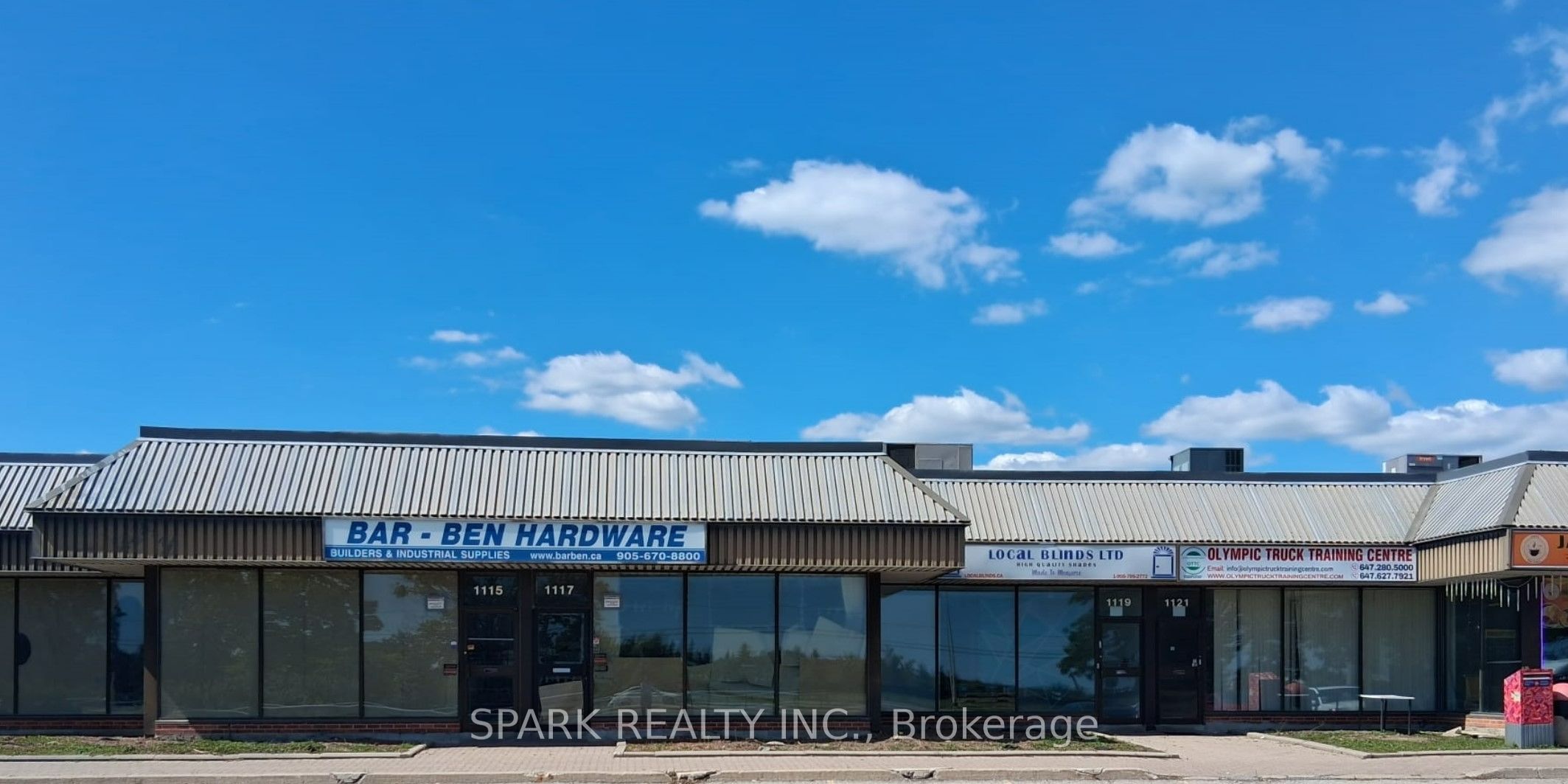 1115 Derry Road E Property Photo 1