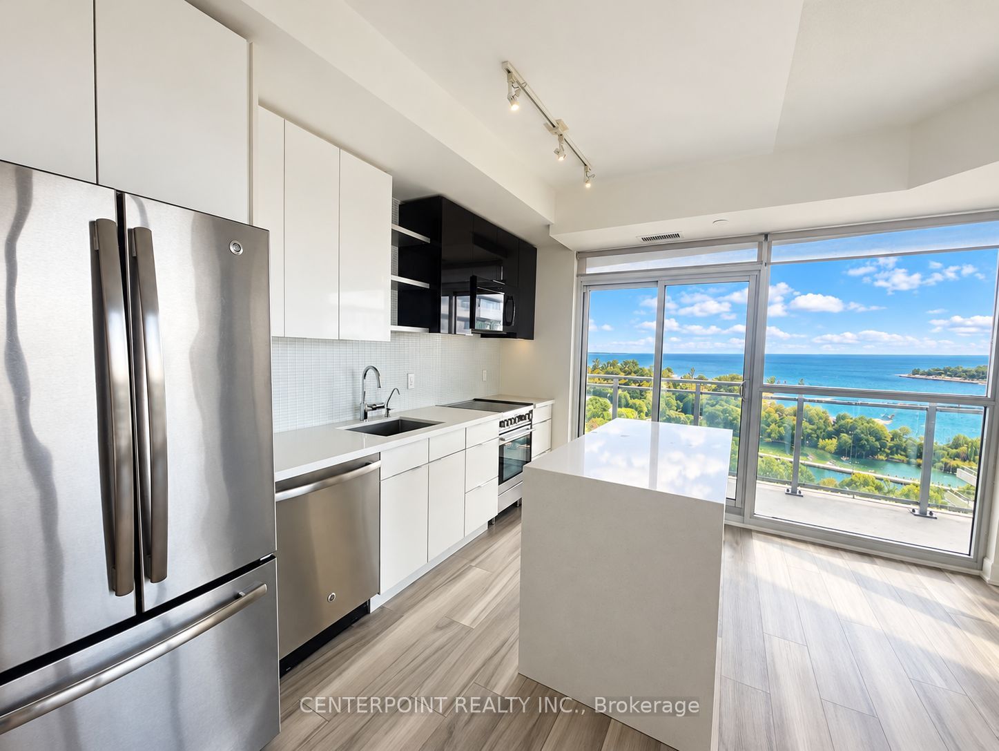 33 Shore Breeze Drive 810 Property Photo 1