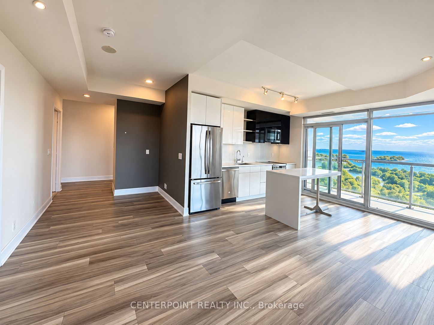 33 Shore Breeze Drive 810 Property Photo 2