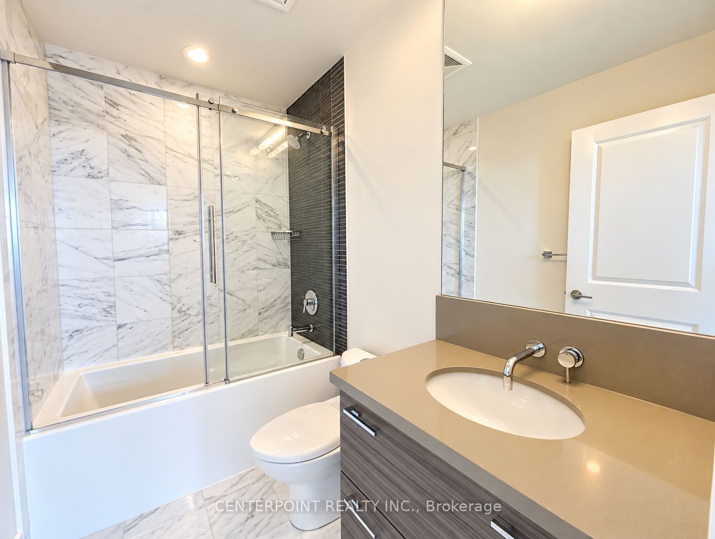 33 Shore Breeze Drive 810 Property Photo 7