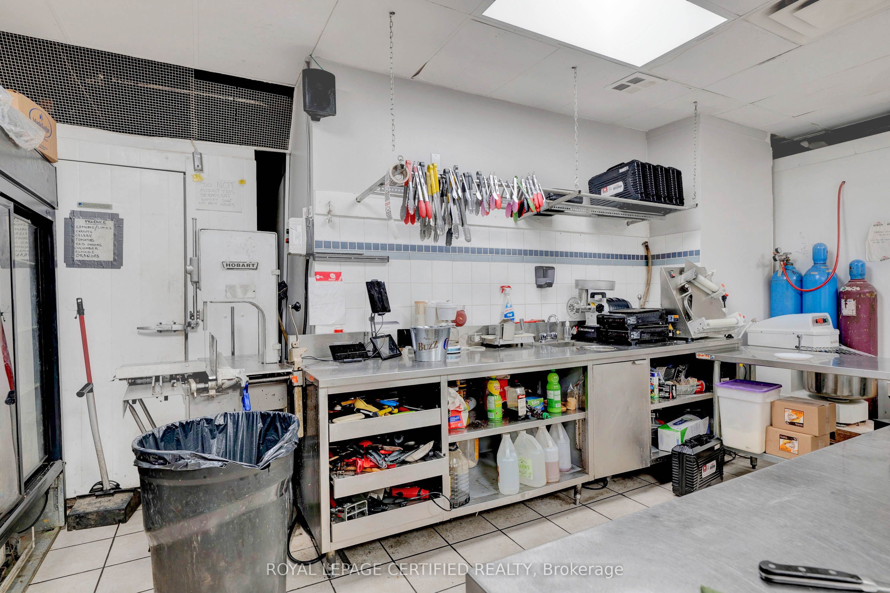 5025 Steeles Avenue W Property Photo 15
