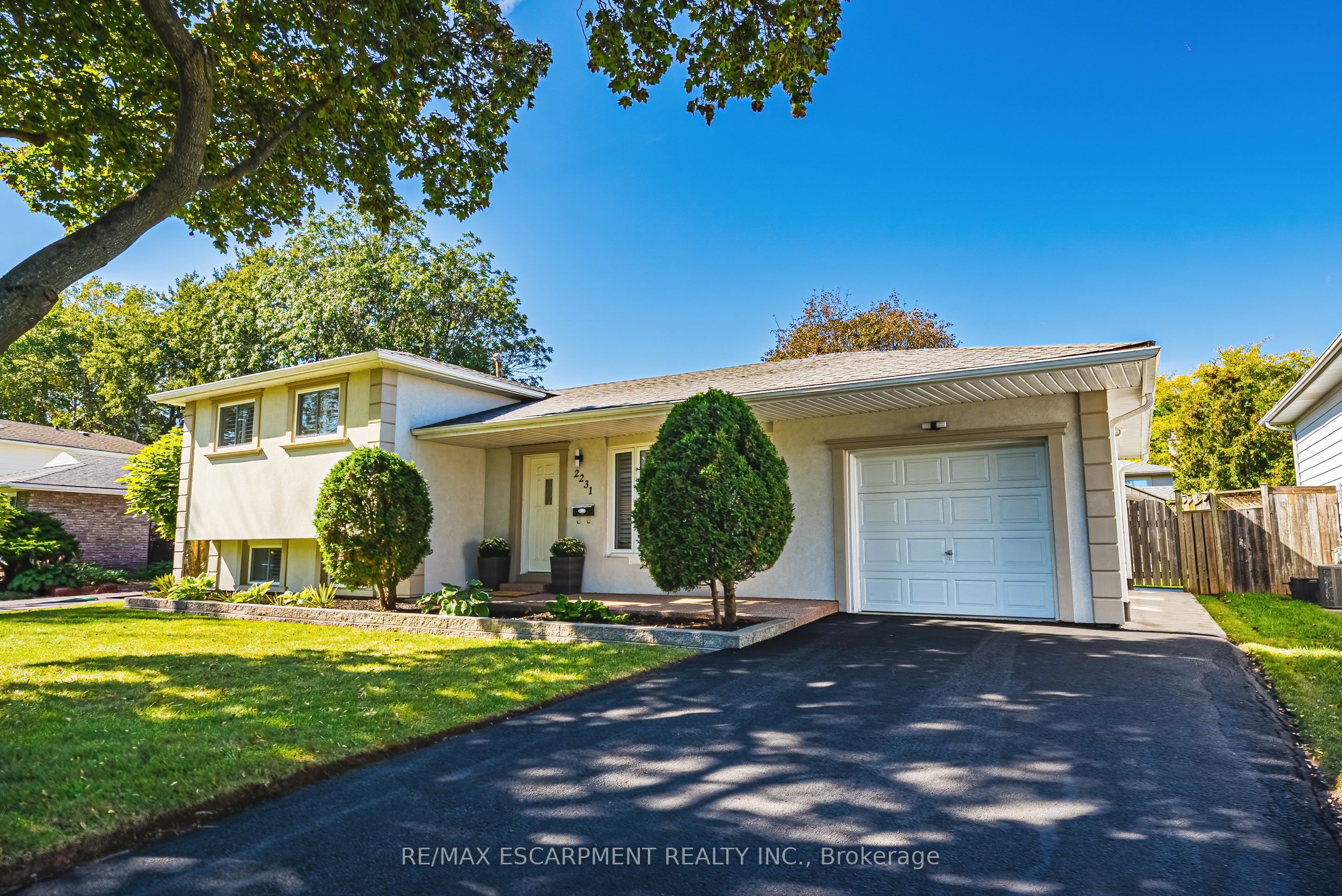 2231 Urwin Crescent Property Photo 1