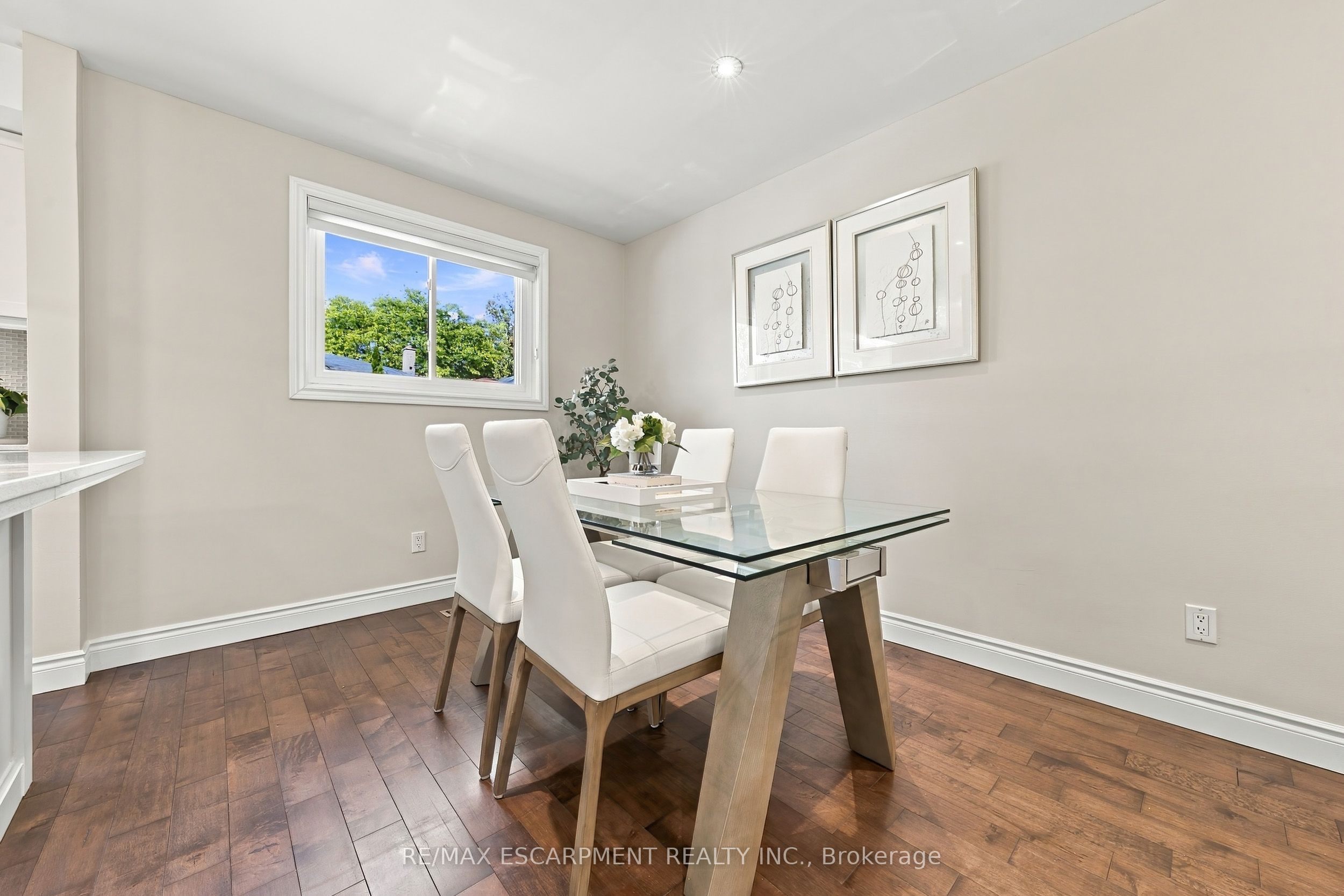 2231 Urwin Crescent Property Photo 12