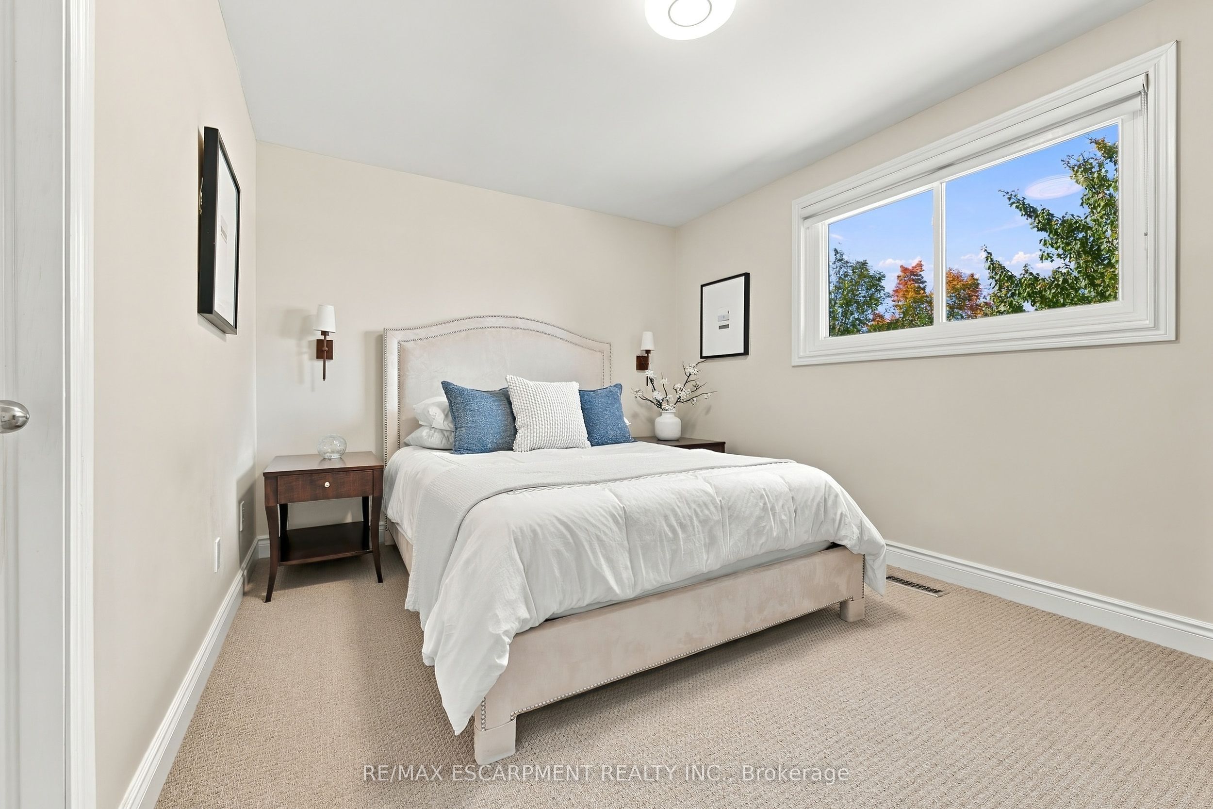 2231 Urwin Crescent Property Photo 14