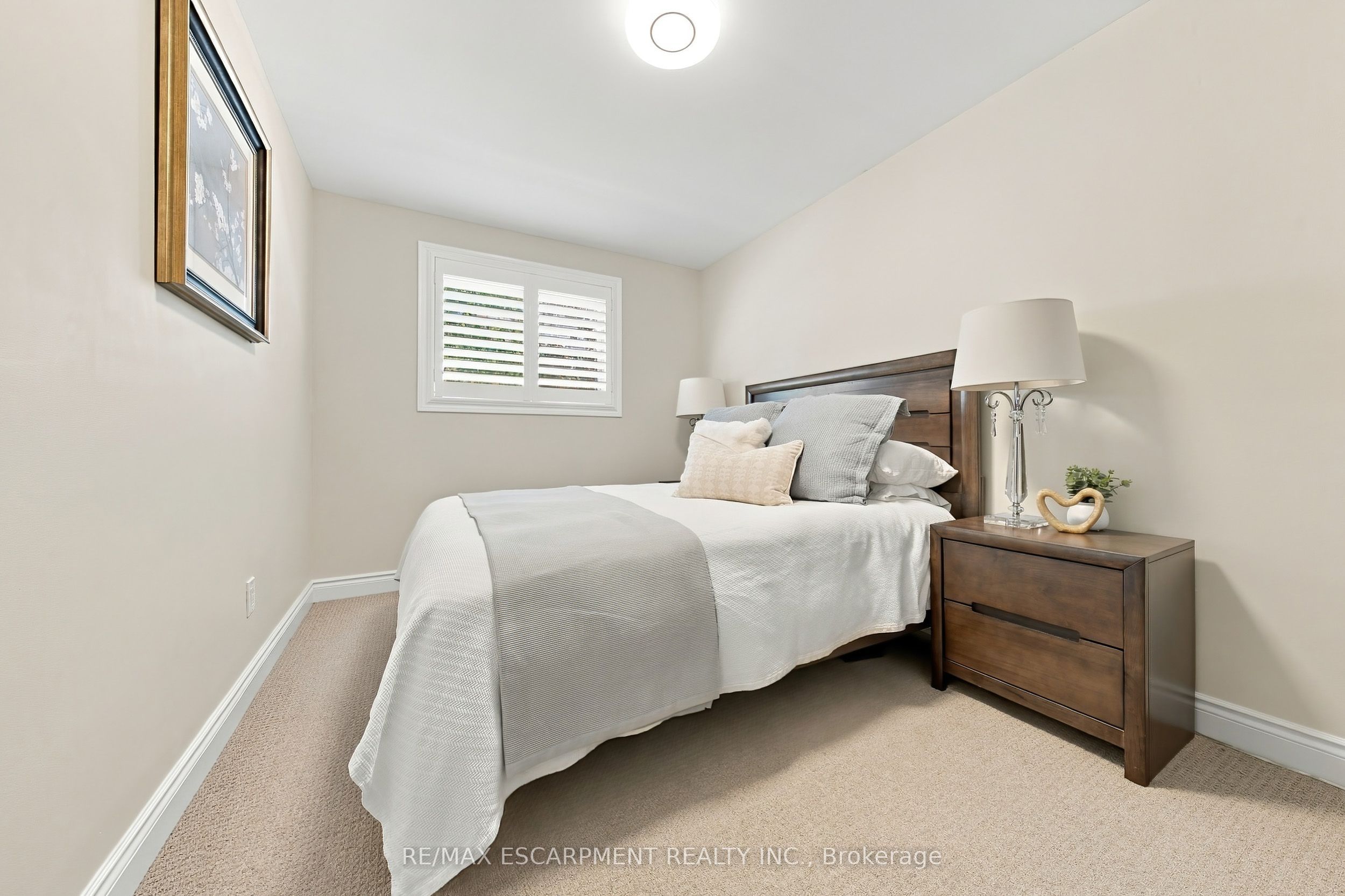 2231 Urwin Crescent Property Photo 19