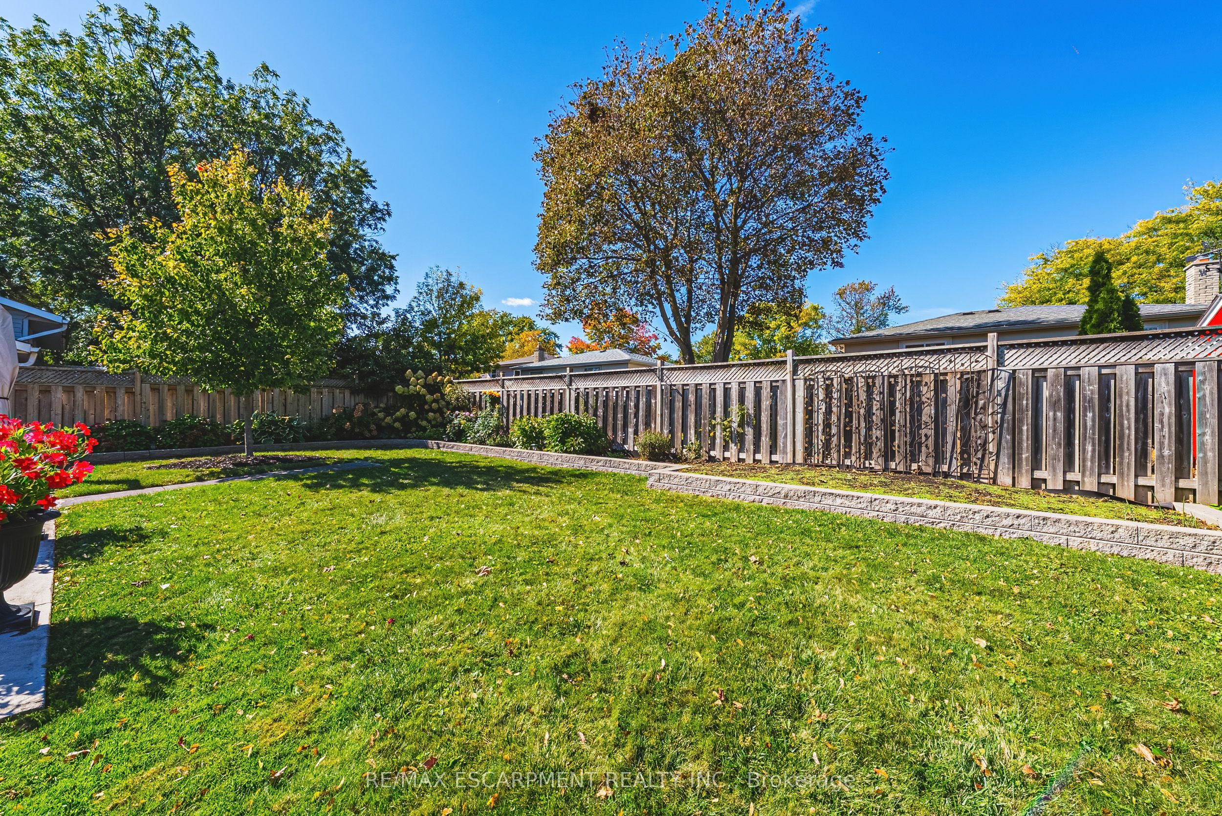 2231 Urwin Crescent Property Photo 31