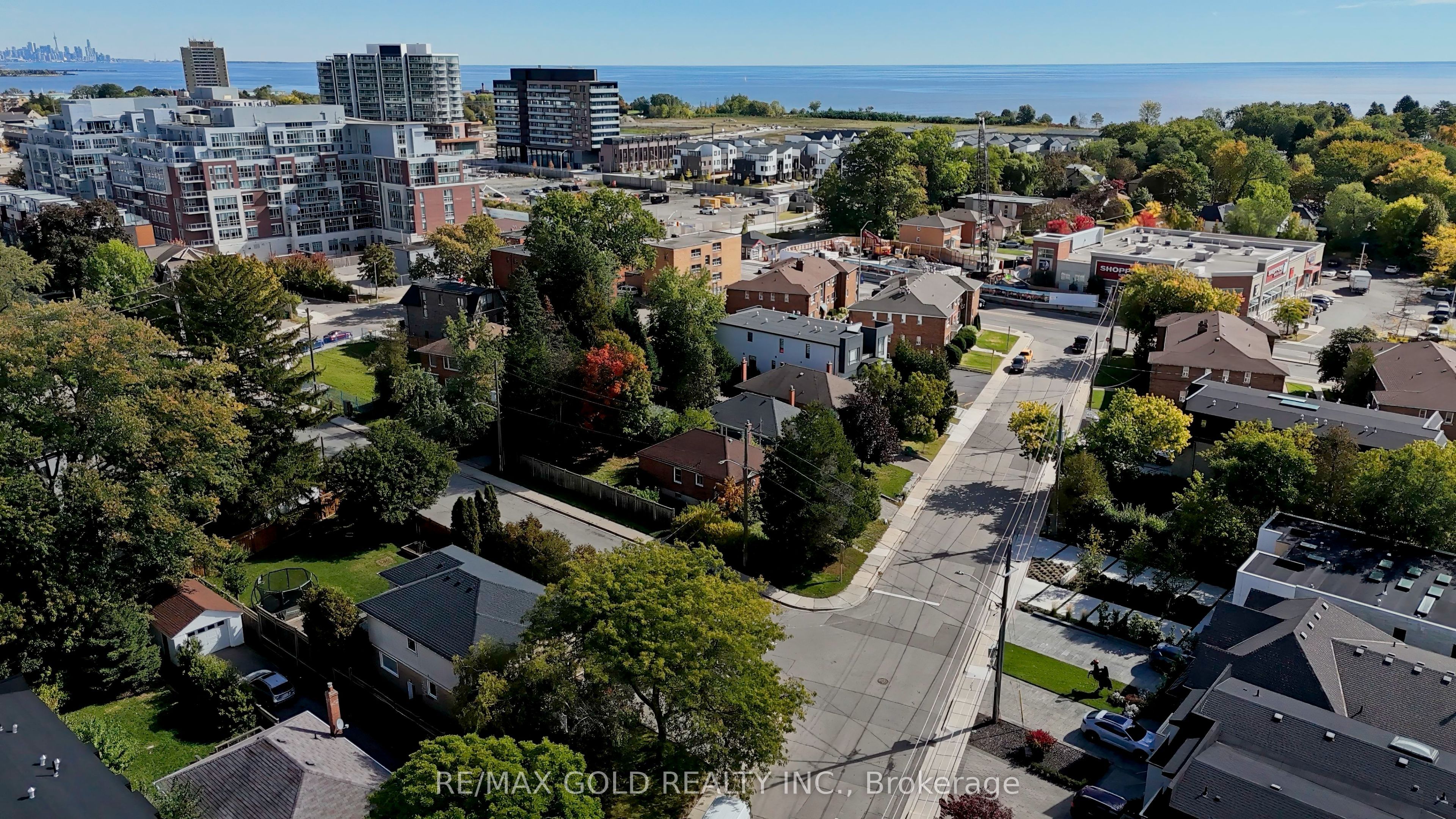 11 Pine Avenue N Property Photo 1