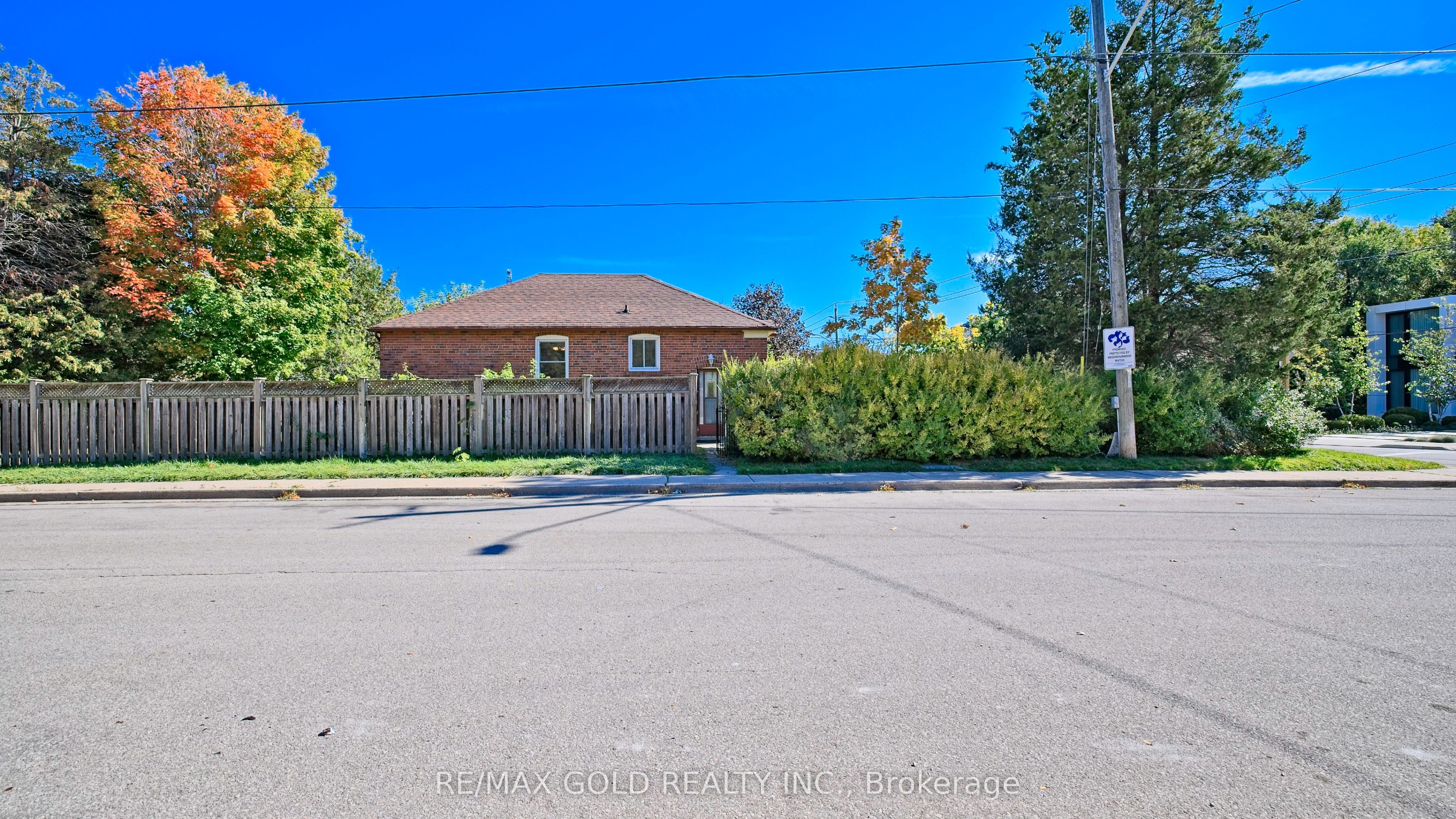 11 Pine Avenue N Property Photo 4