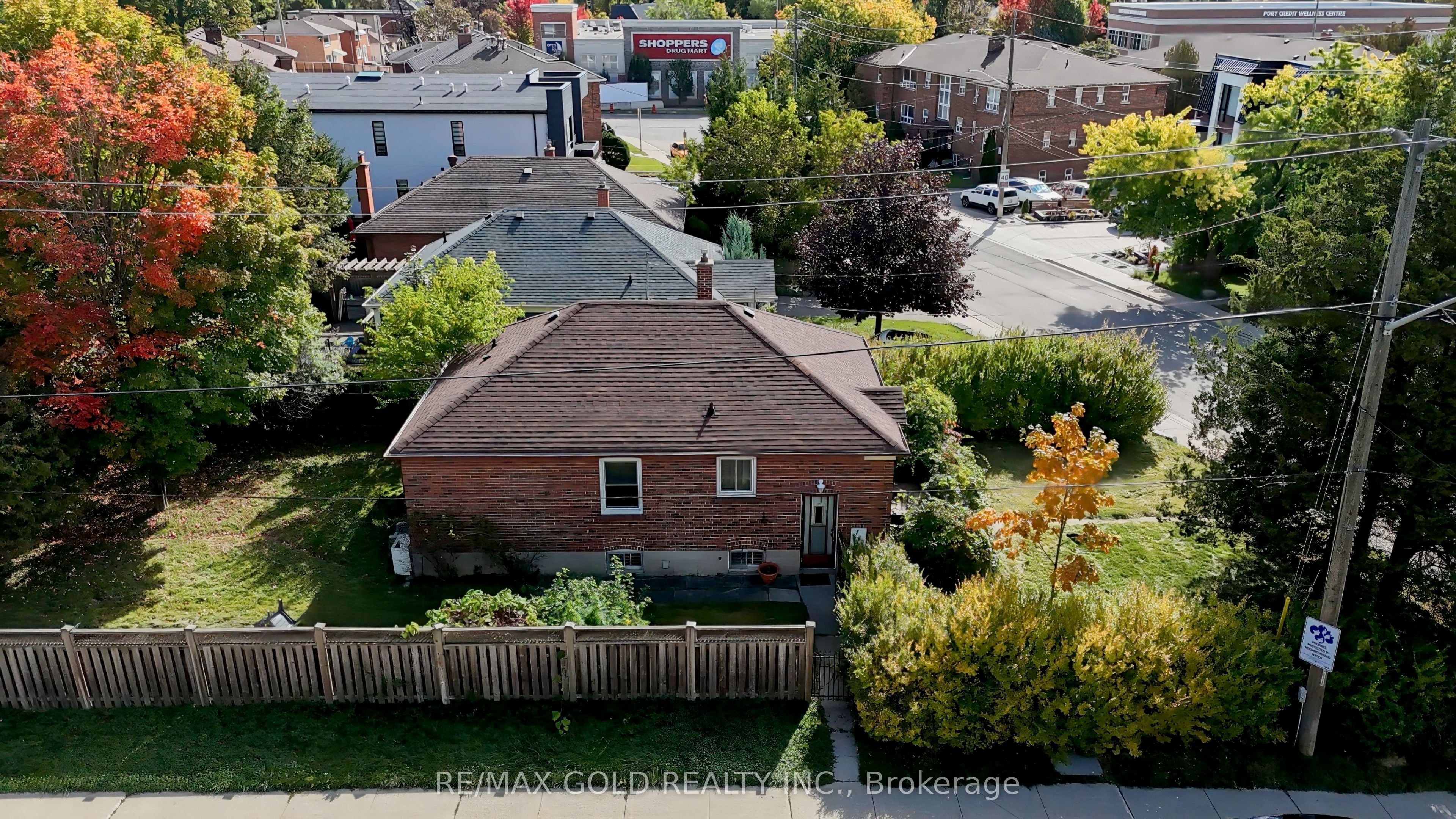 11 Pine Avenue N Property Photo 7