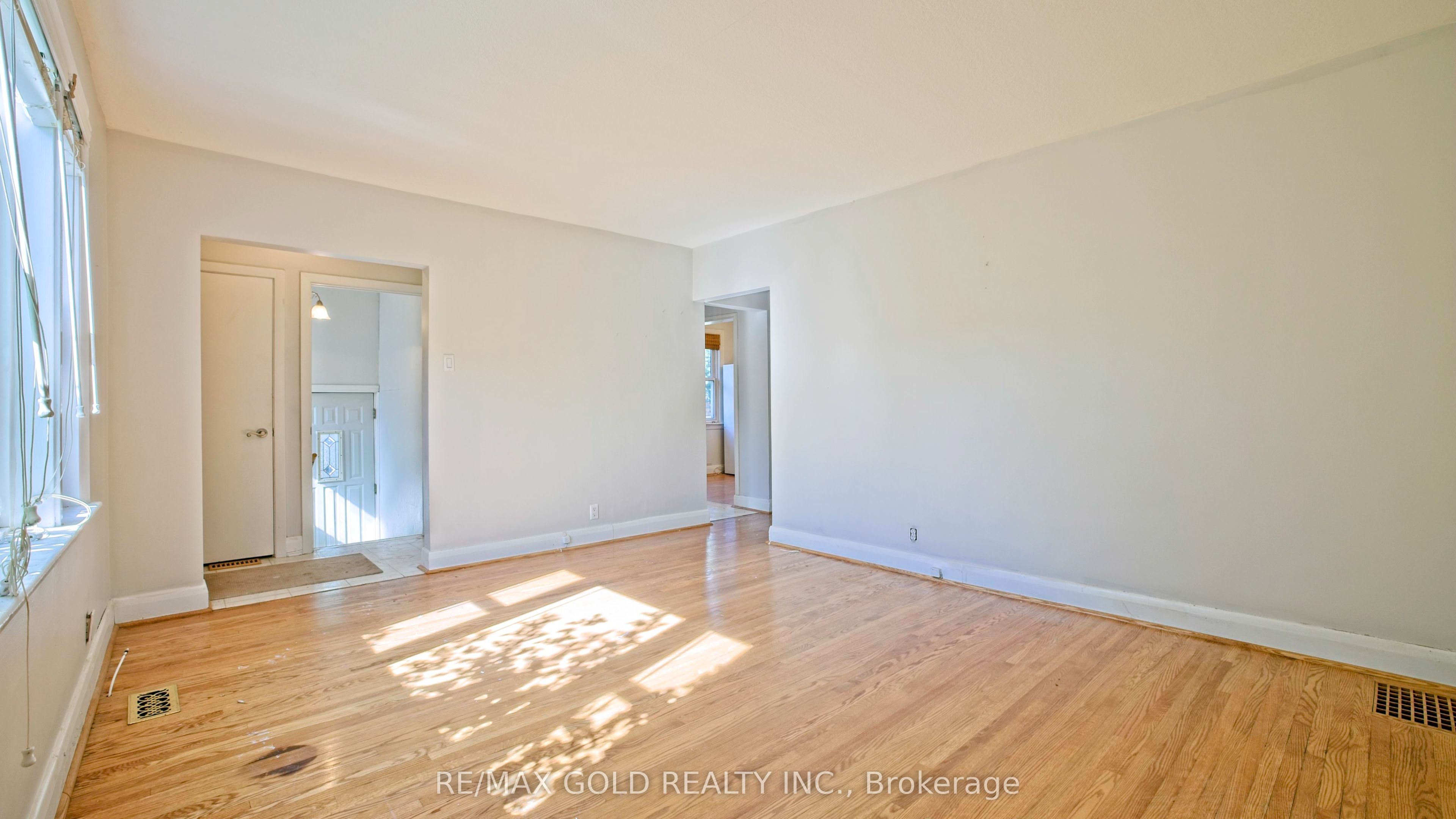 11 Pine Avenue N Property Photo 11