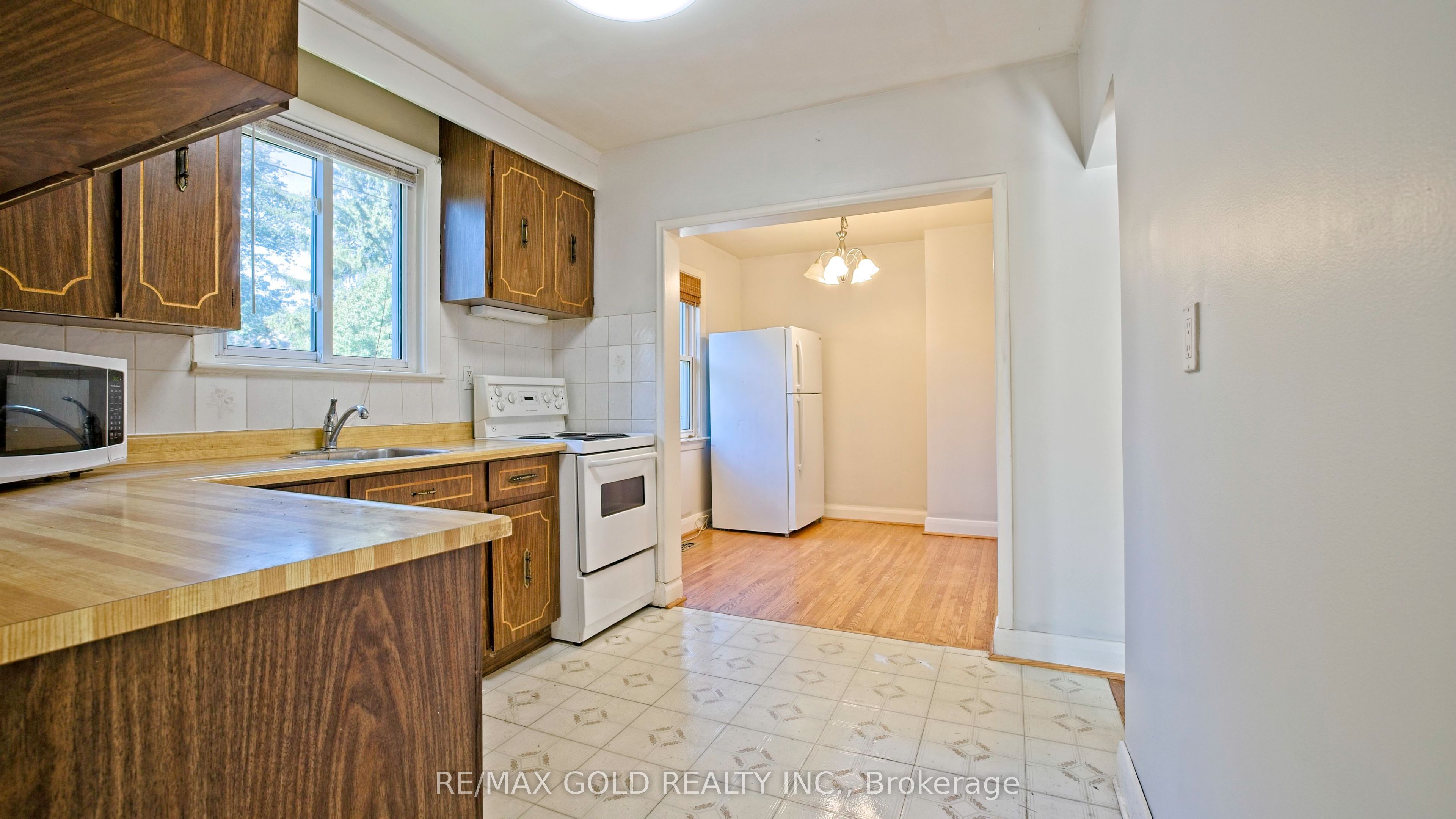 11 Pine Avenue N Property Photo 13