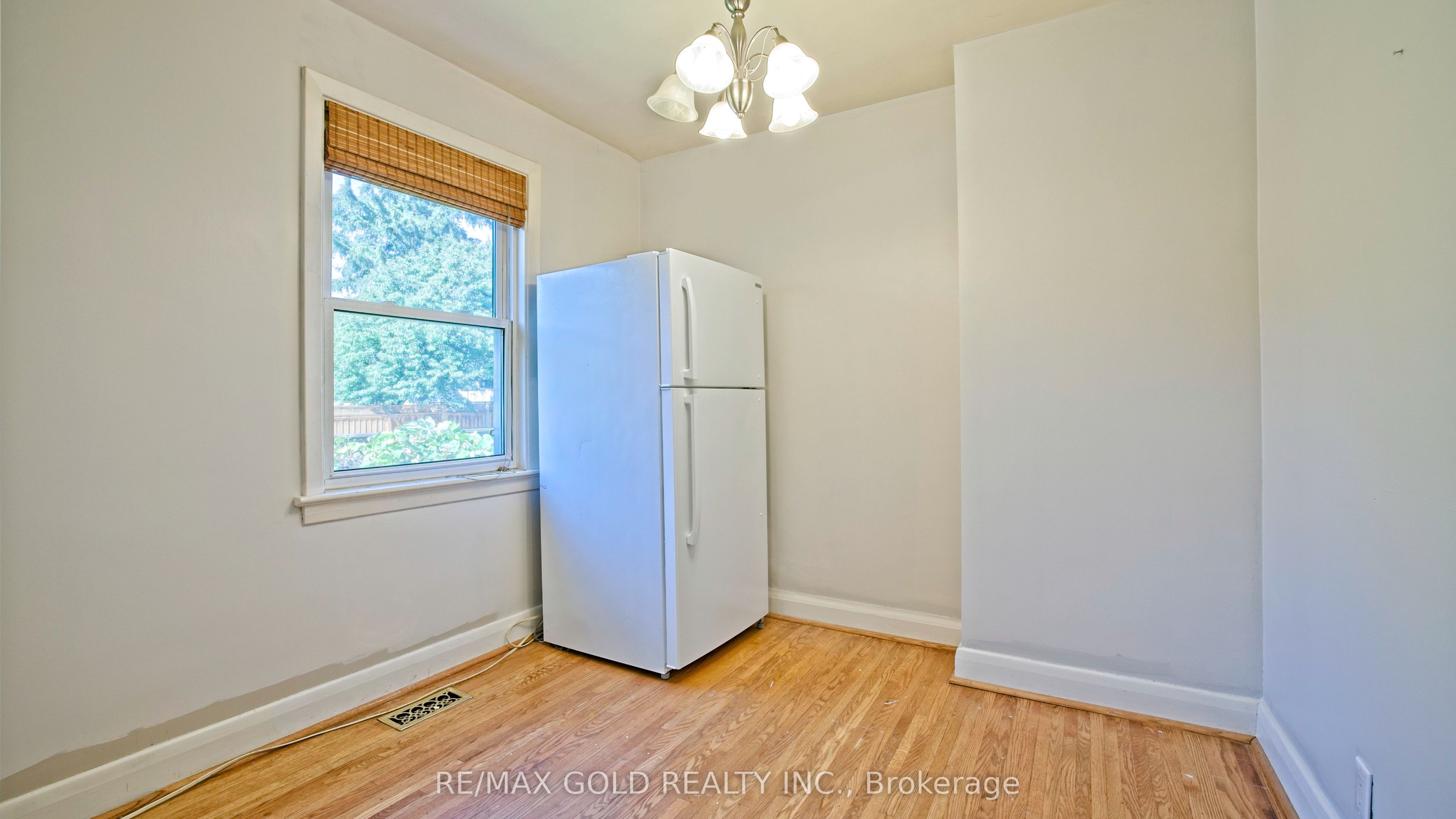 11 Pine Avenue N Property Photo 16