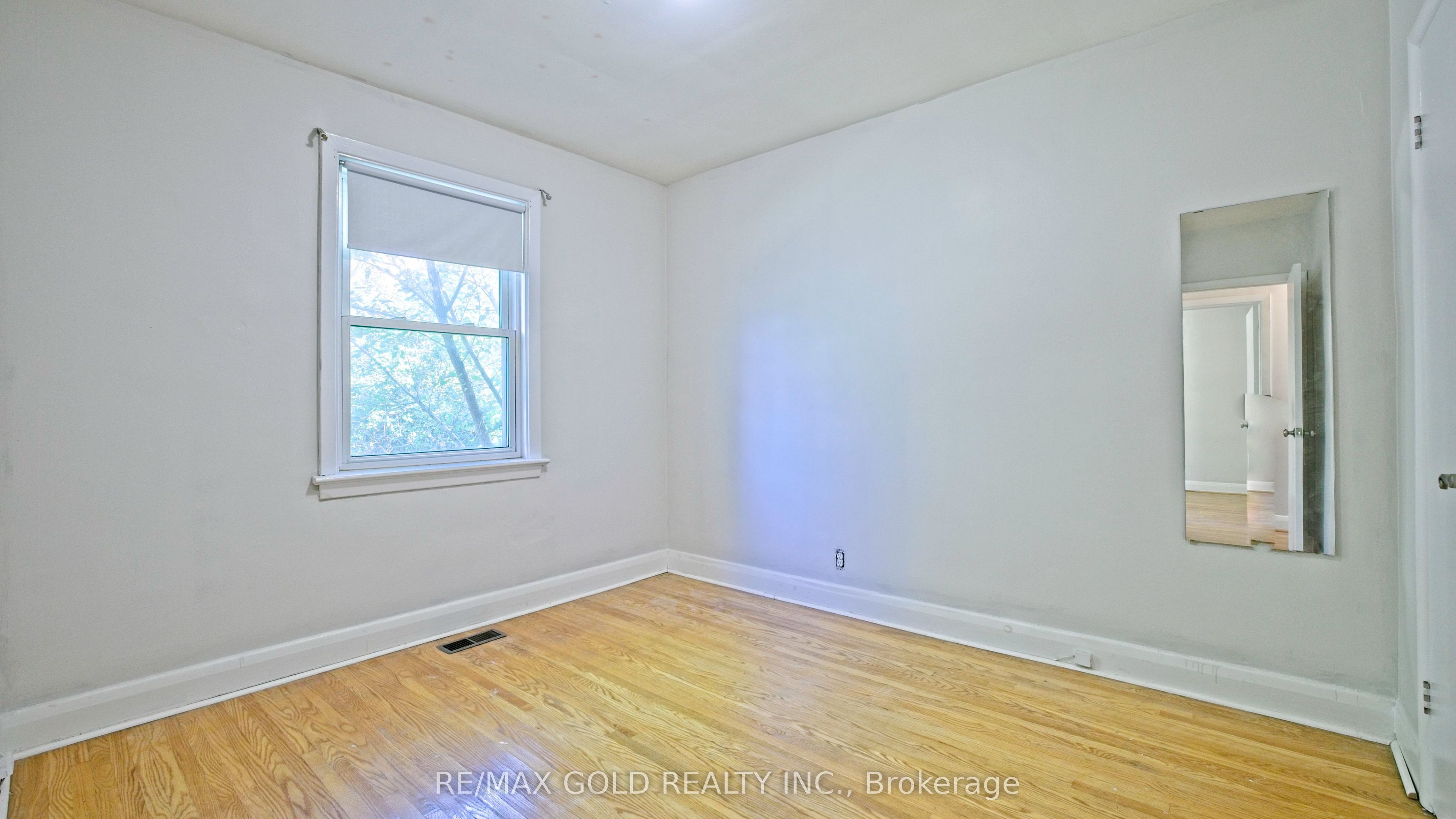 11 Pine Avenue N Property Photo 22
